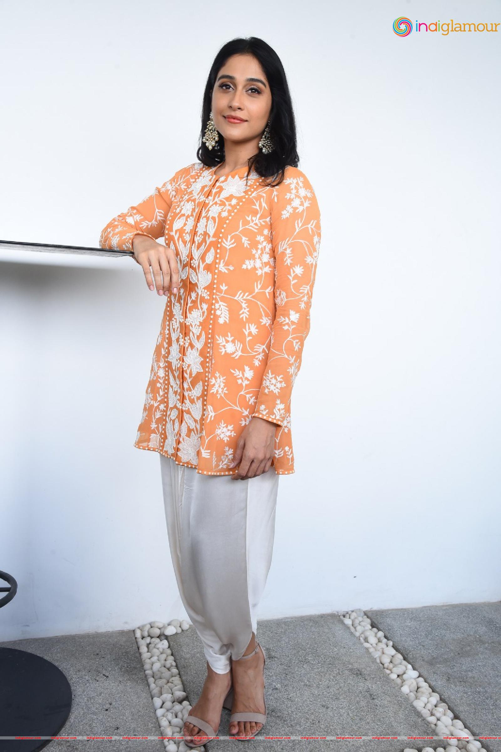 Regina Cassandra Actress hd photo