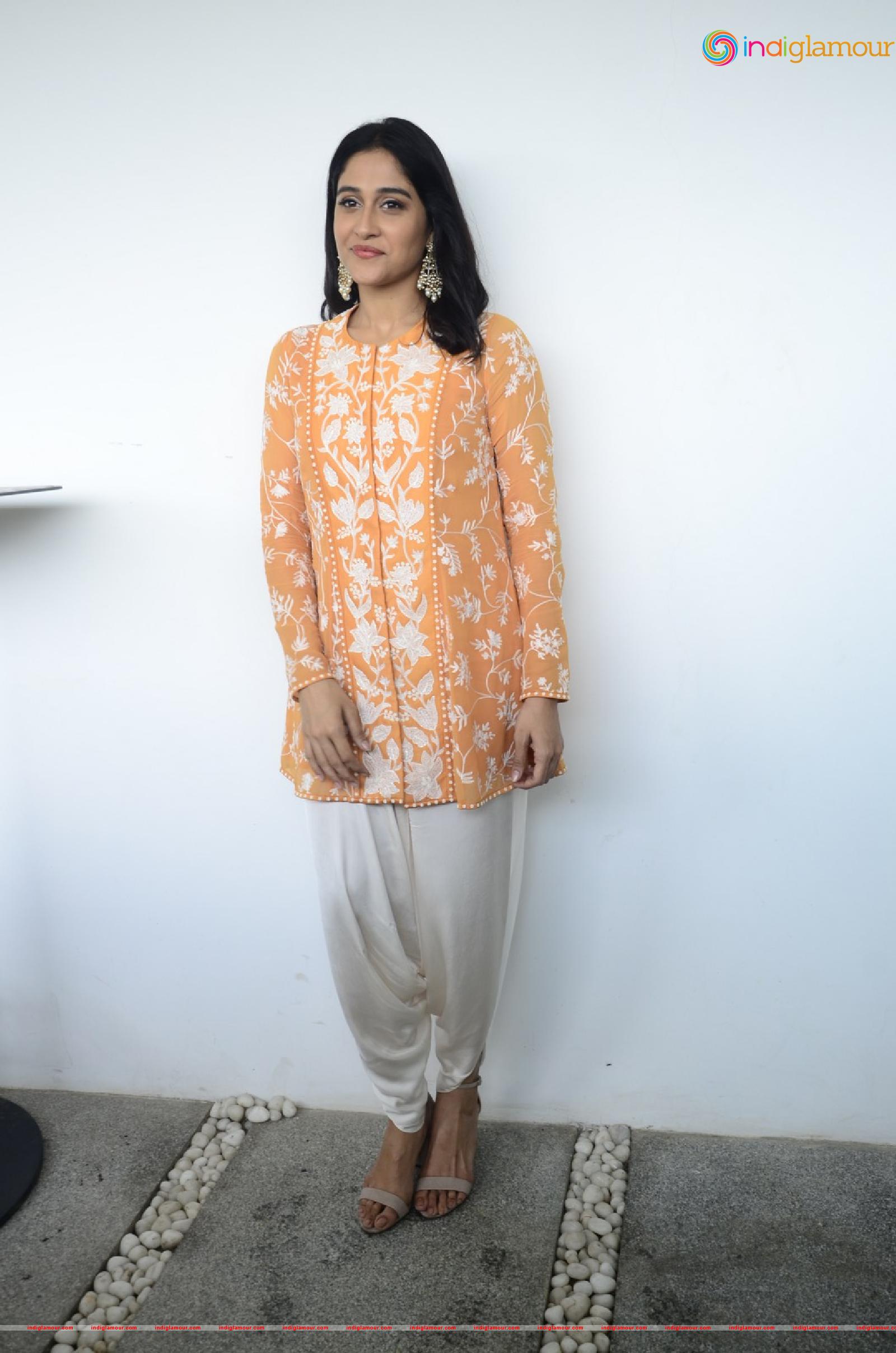 Regina Cassandra Actress hd photo