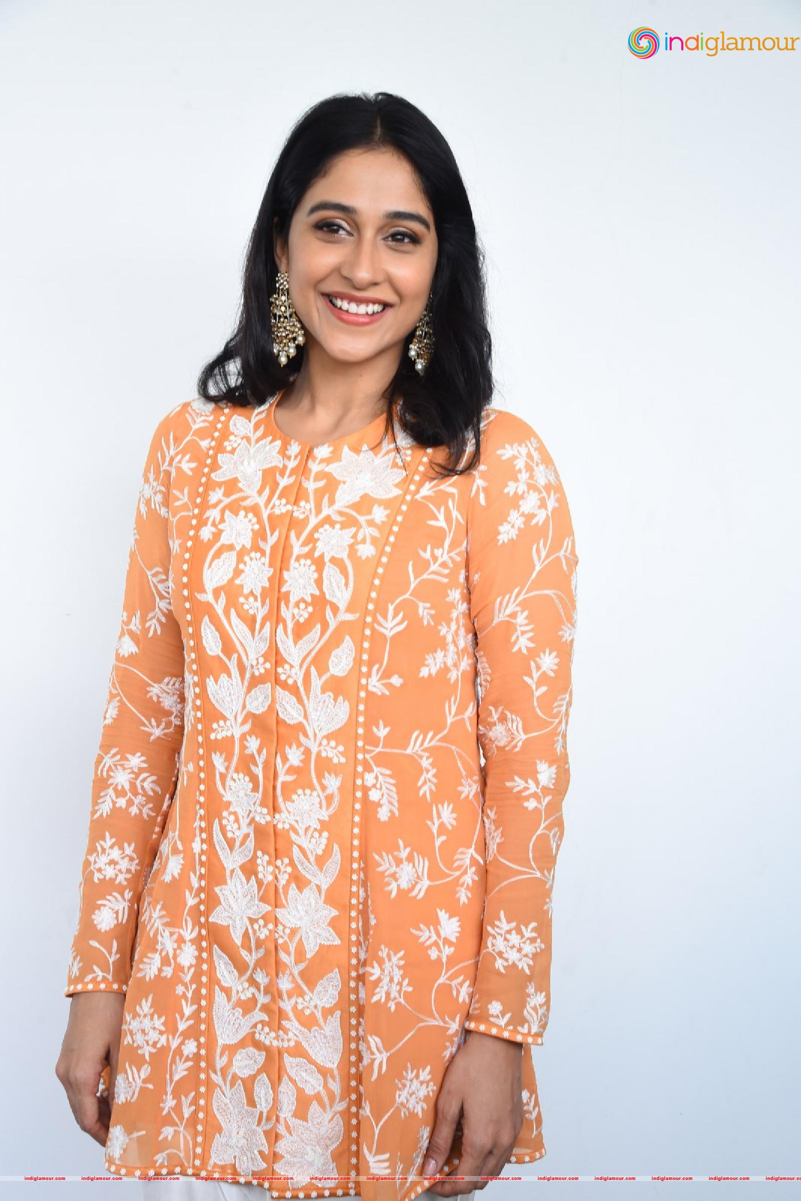 Regina Cassandra Actress hd photo