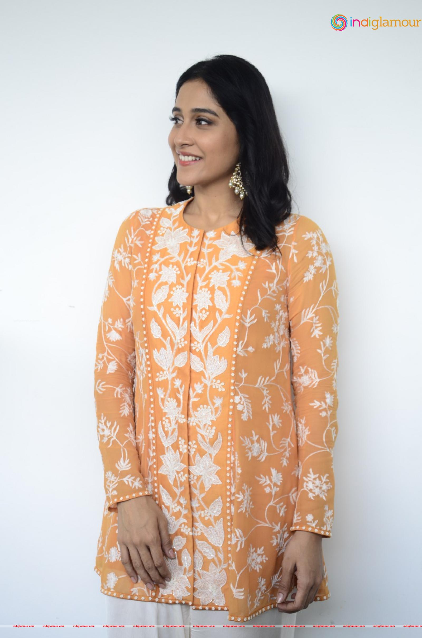 Regina Cassandra Actress hd photo
