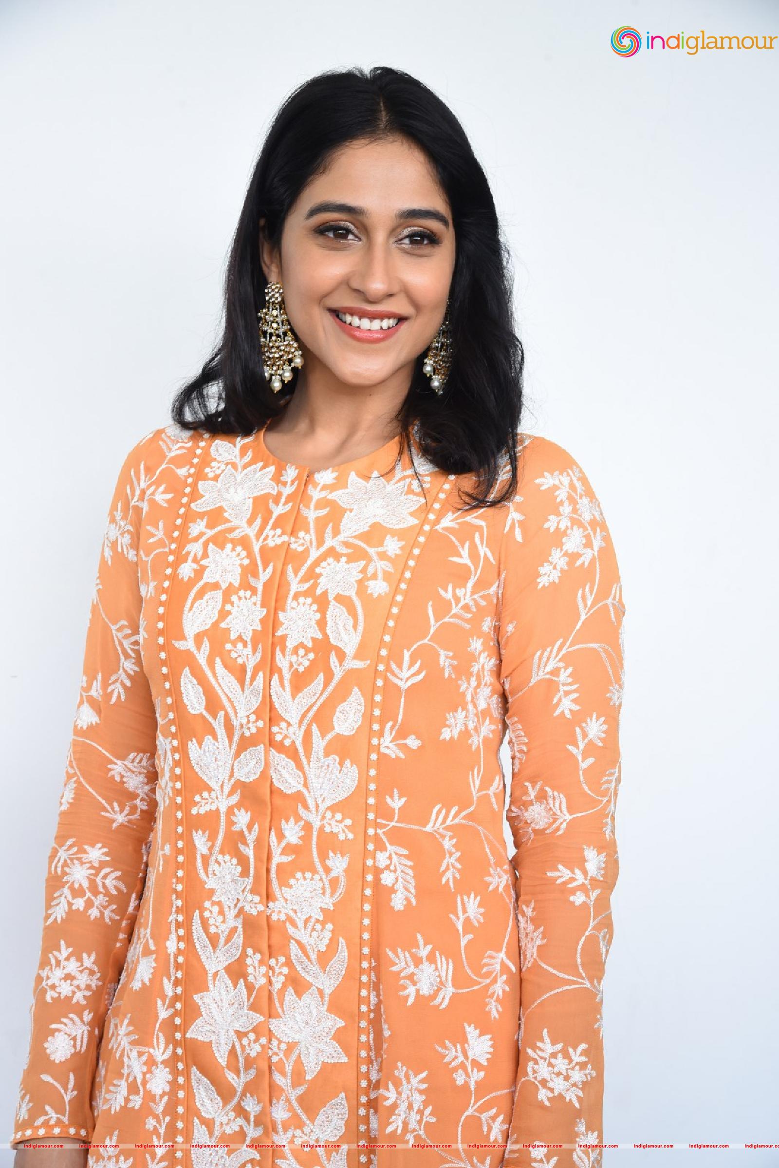 Regina Cassandra Actress hd photo