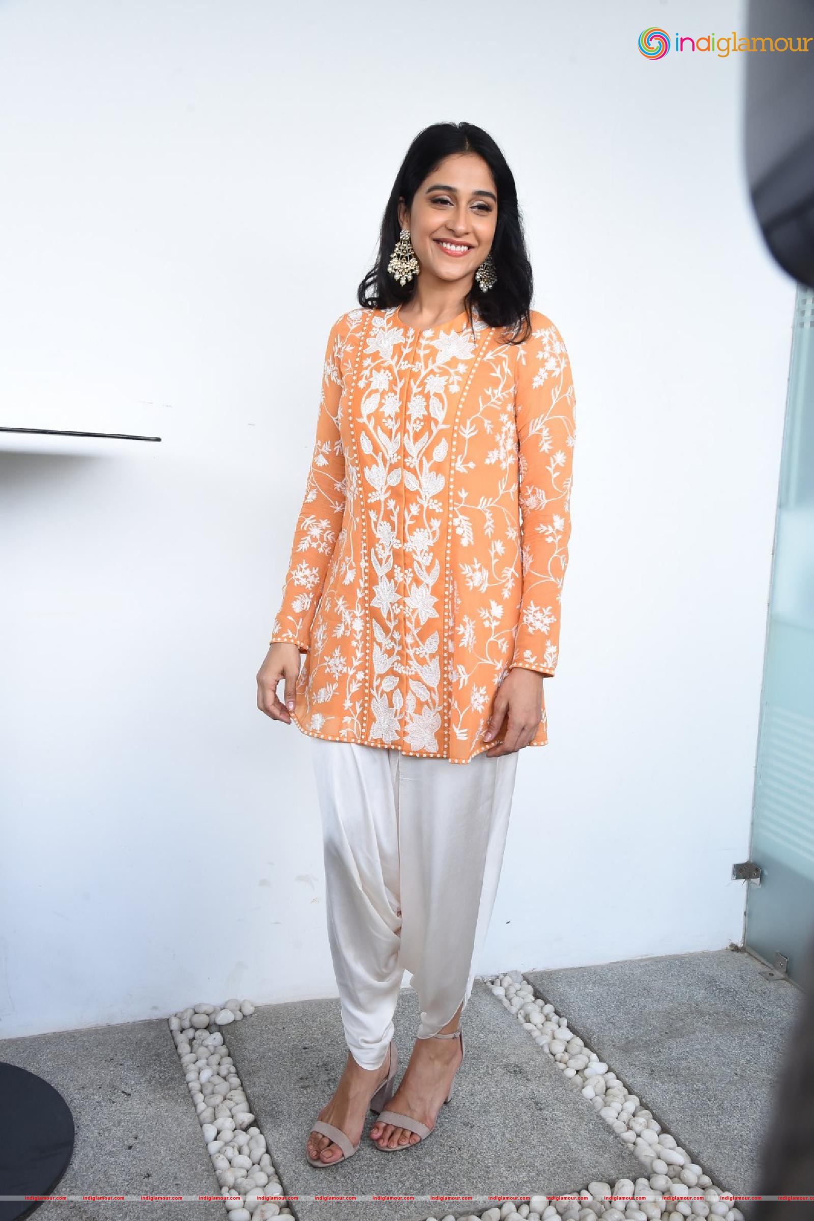 Regina Cassandra Actress hd photo