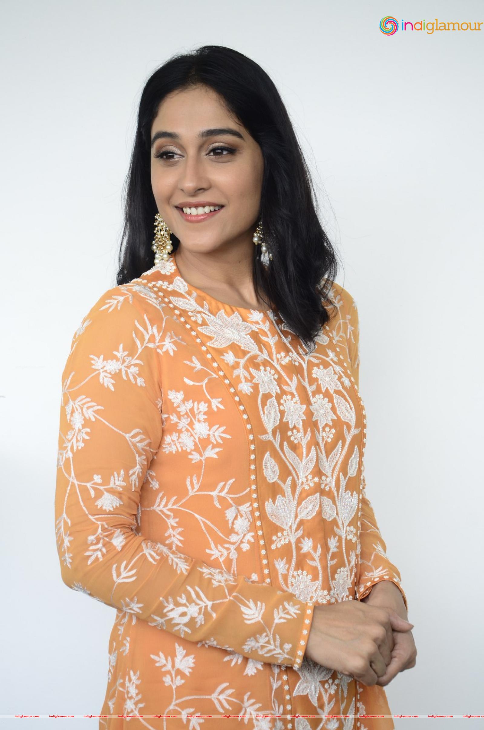 Regina Cassandra Actress hd photo