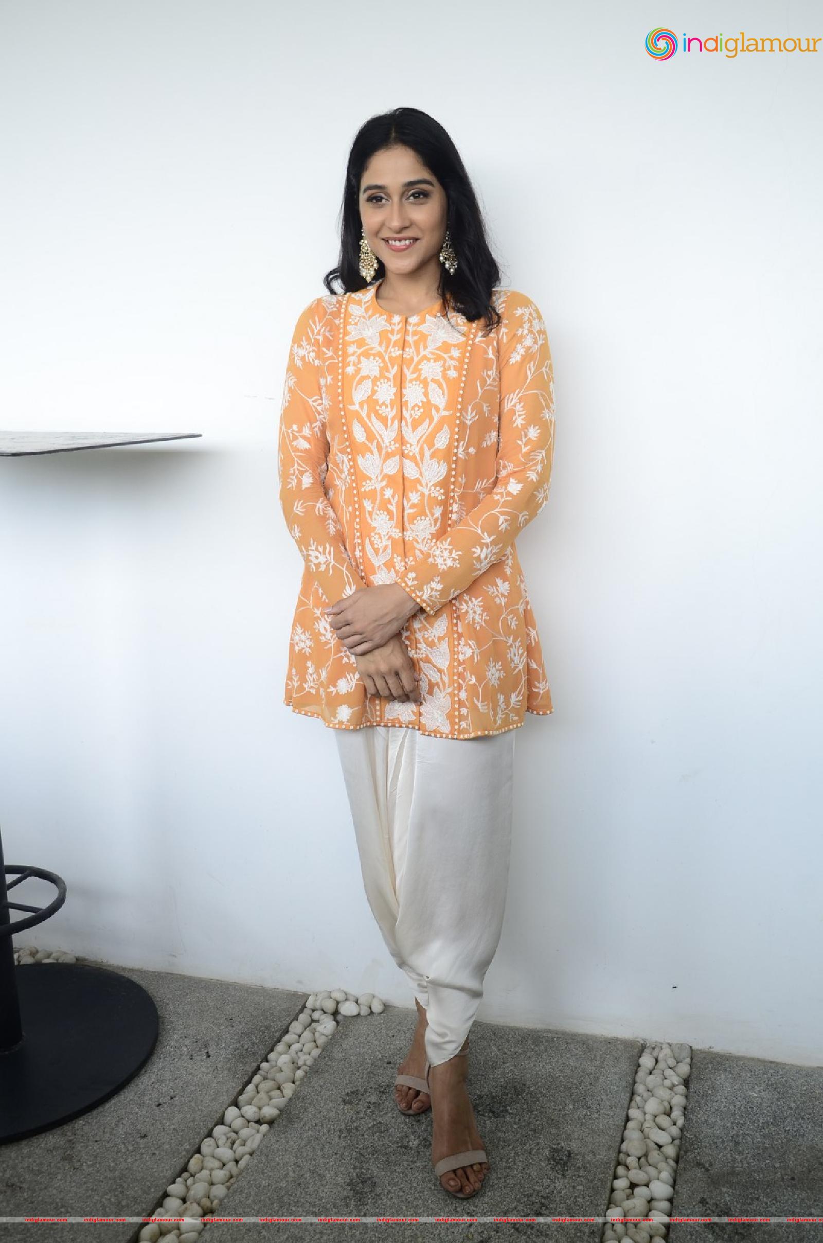 Regina Cassandra Actress hd photo