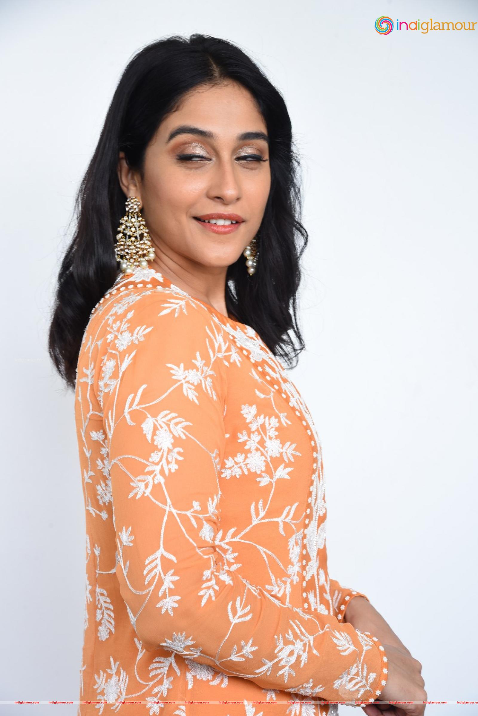 Regina Cassandra Actress hd photo