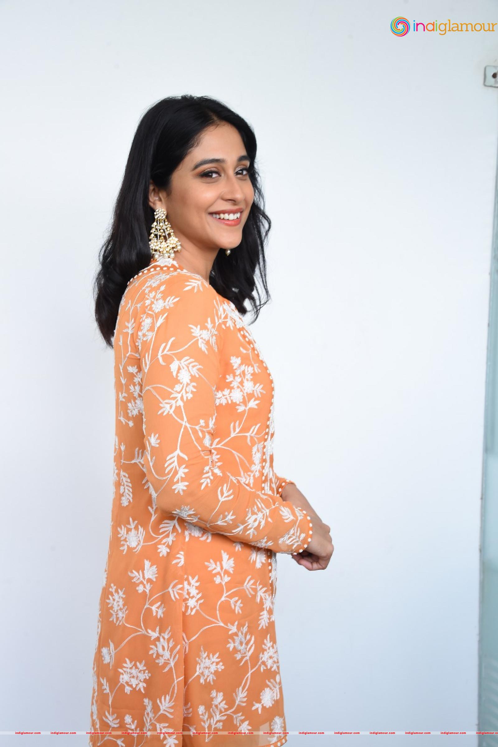 Regina Cassandra Actress hd photo