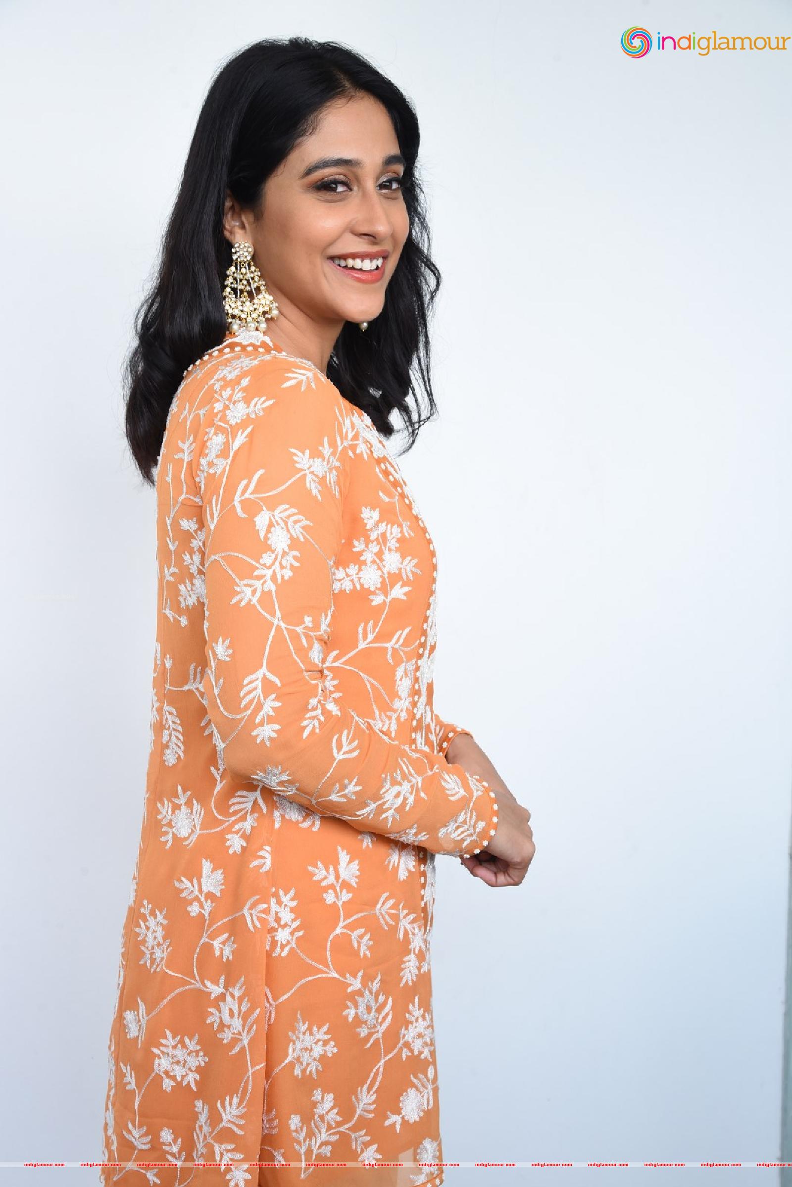 Regina Cassandra Actress hd photo