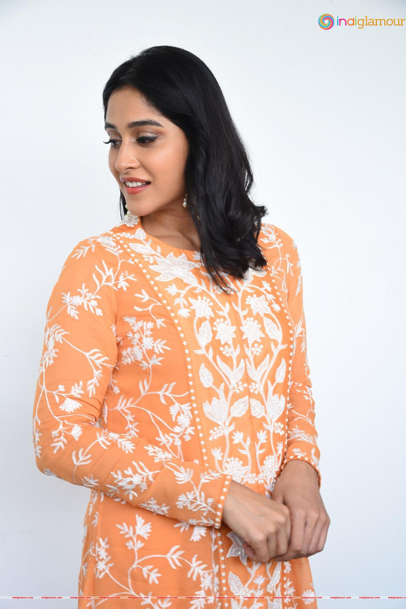 Regina Cassandra Actress hd photo