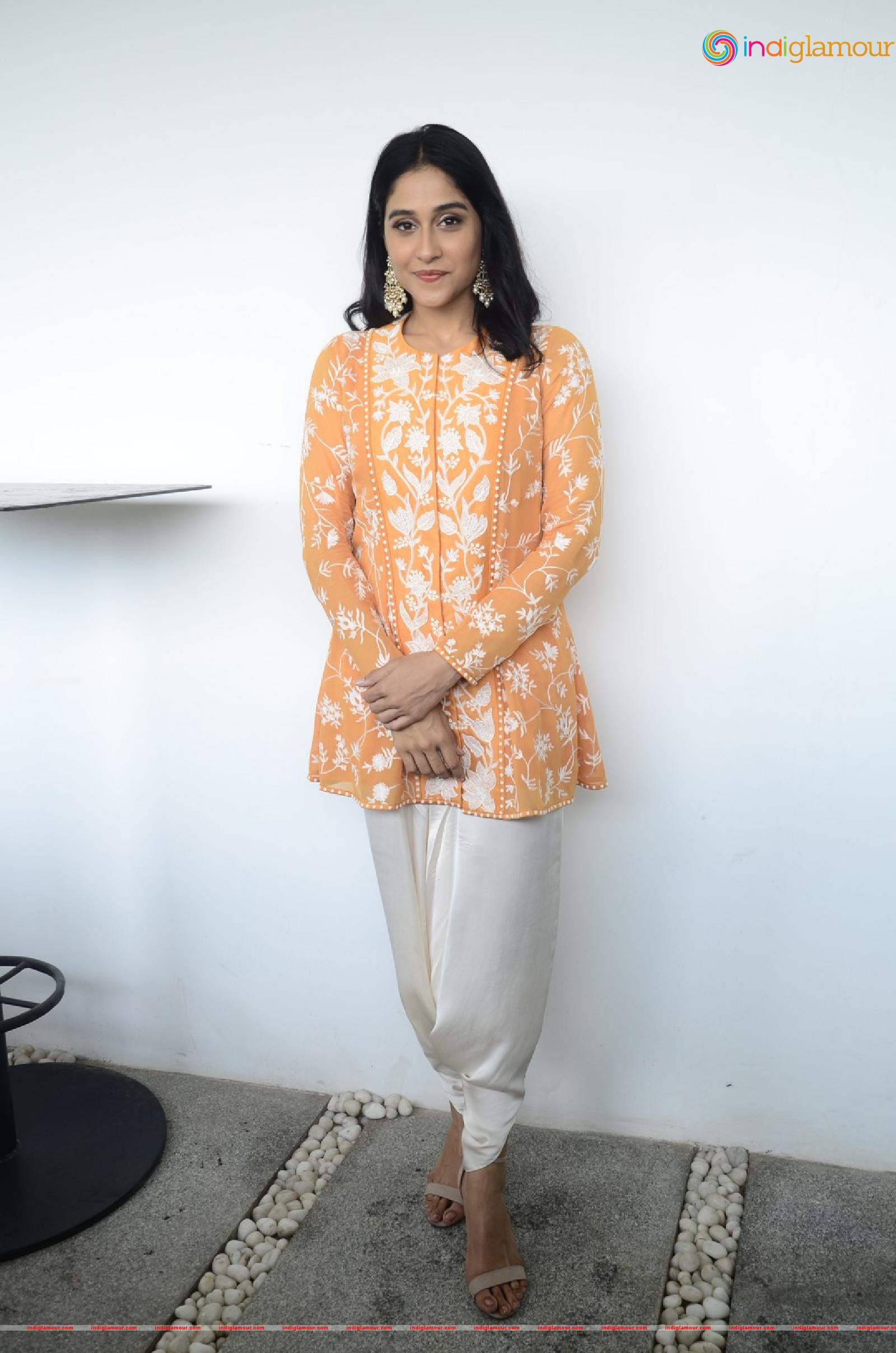 Regina Cassandra Actress hd photo