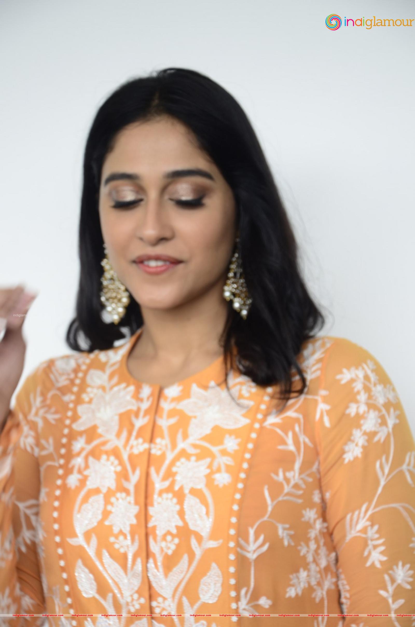 Regina Cassandra Actress hd photo