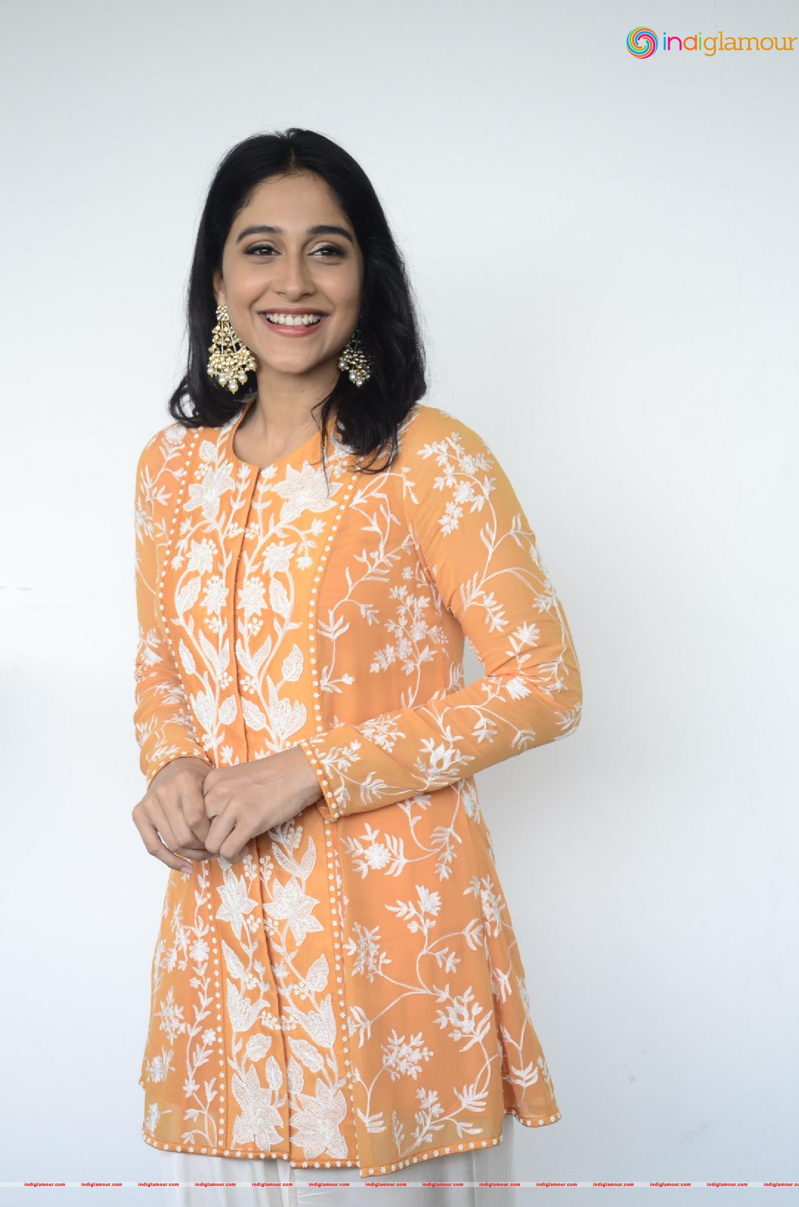 Regina Cassandra Actress hd photo