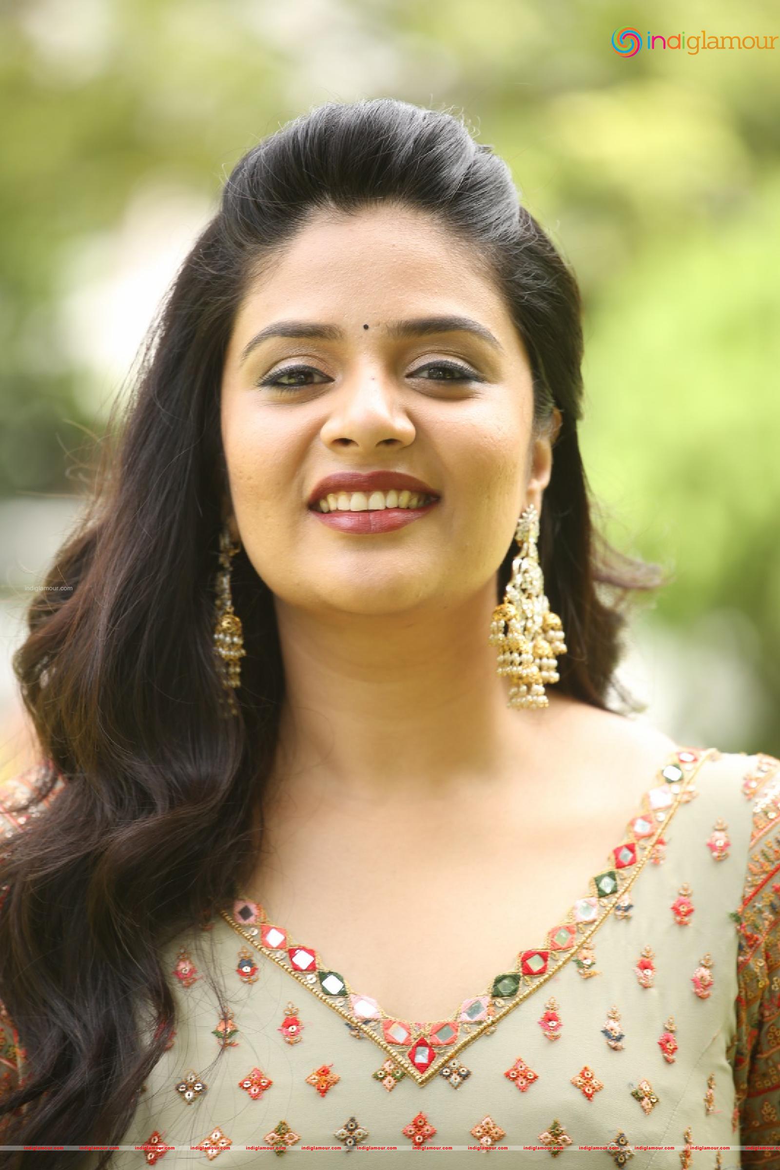 Srimukhi Actress hd photo