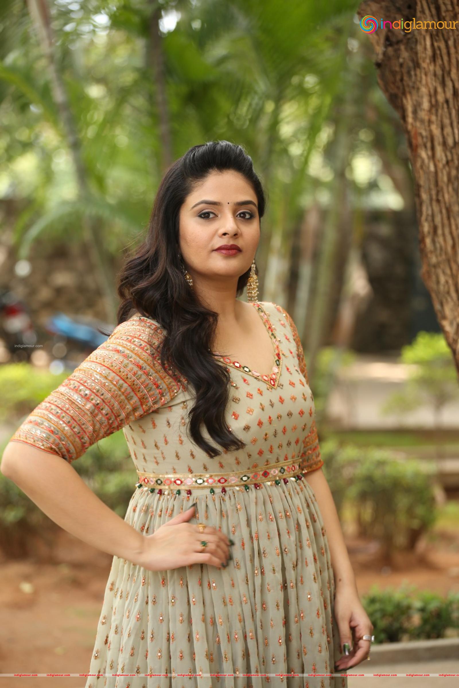 Srimukhi Actress hd photo