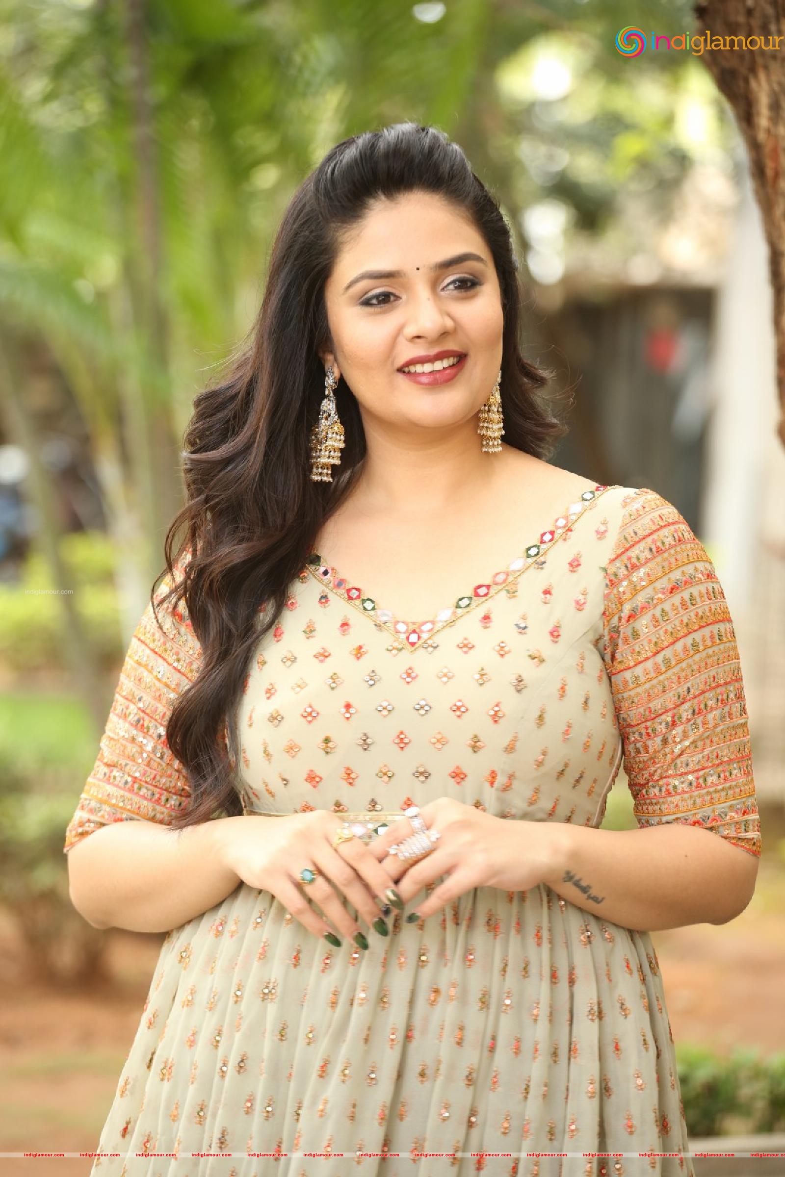 Srimukhi Actress hd photo