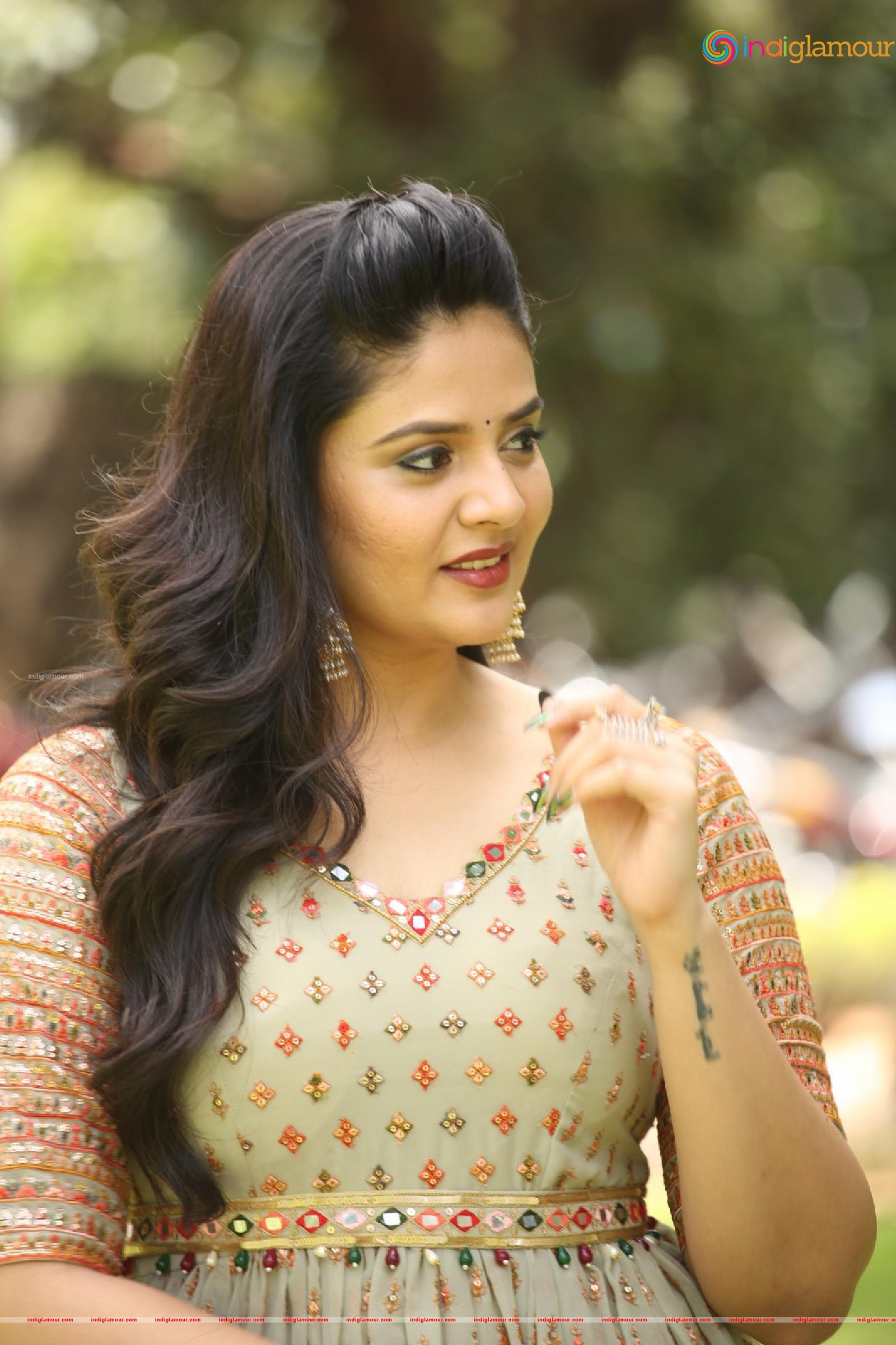 Srimukhi Actress hd photo
