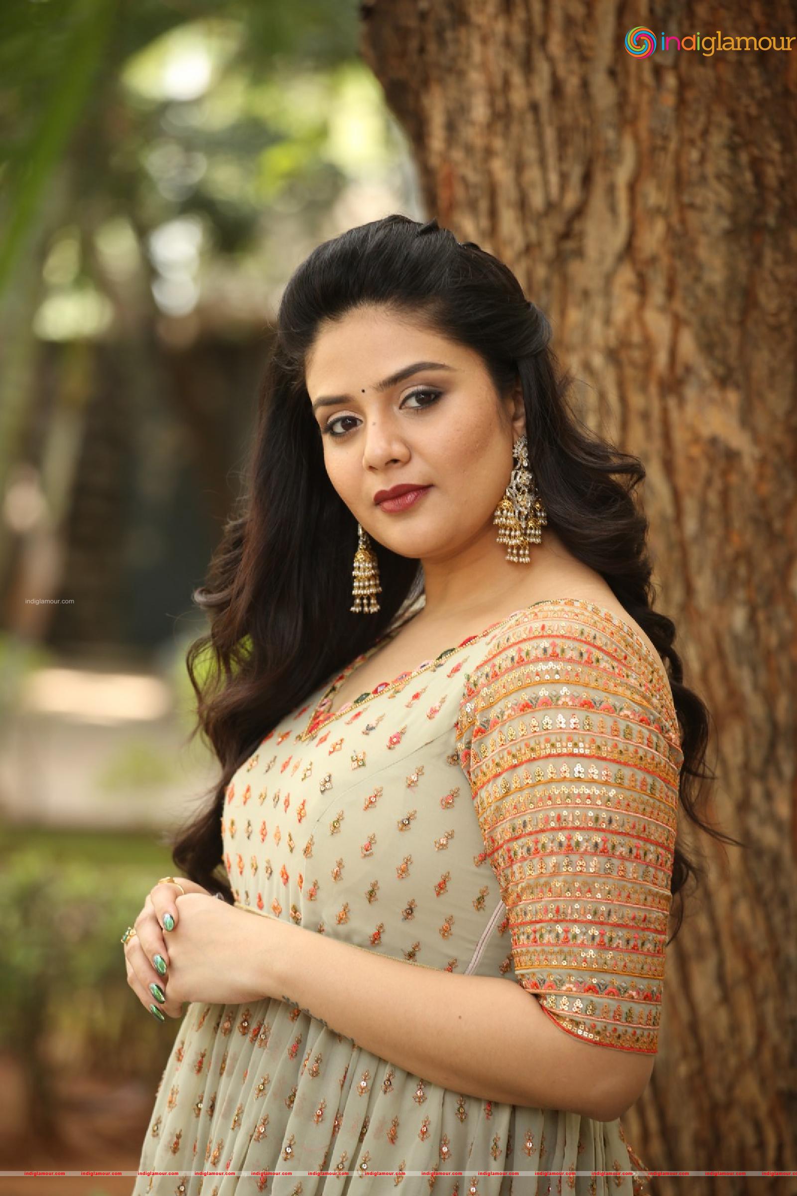 Srimukhi Actress hd photo