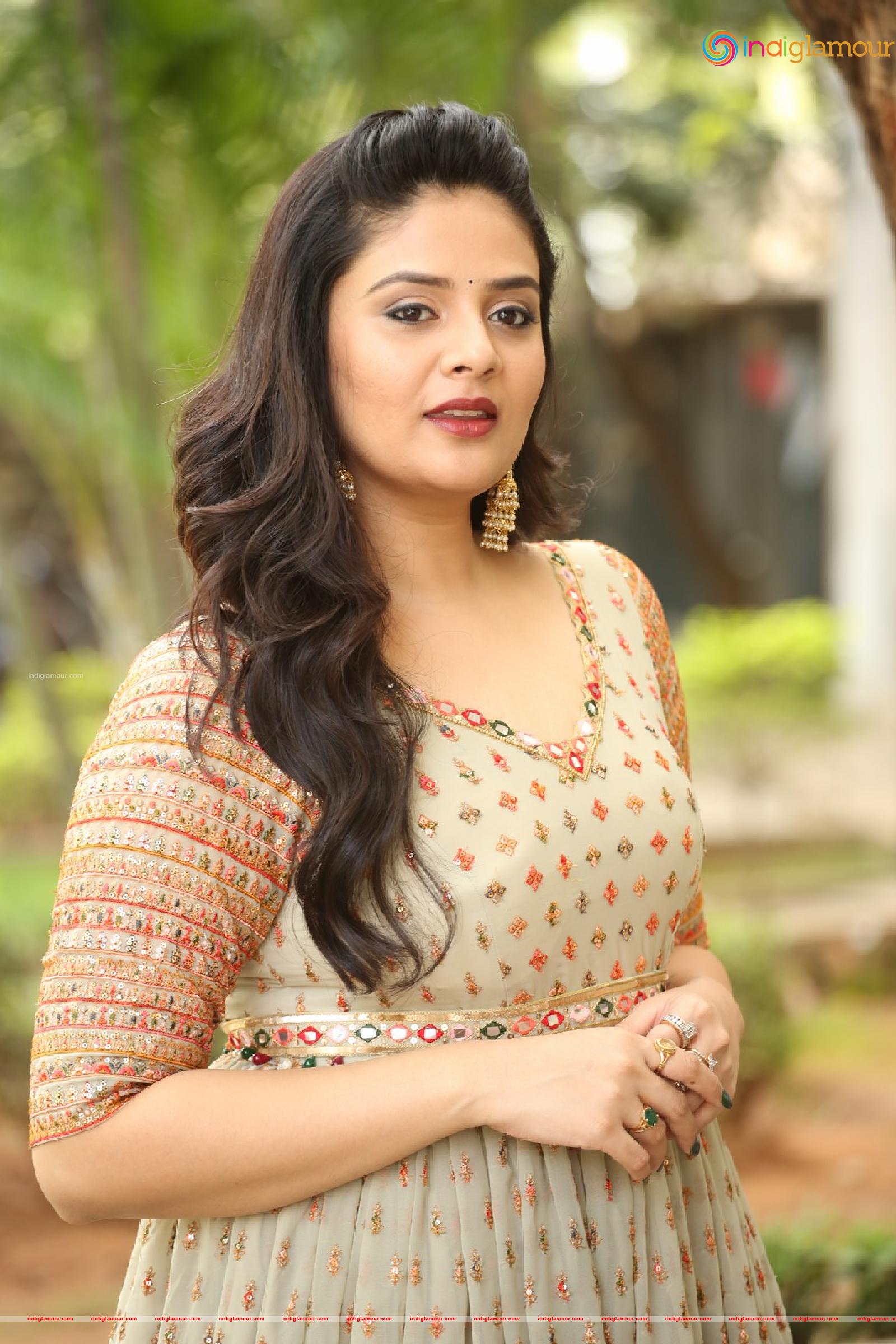 Srimukhi Actress hd photo