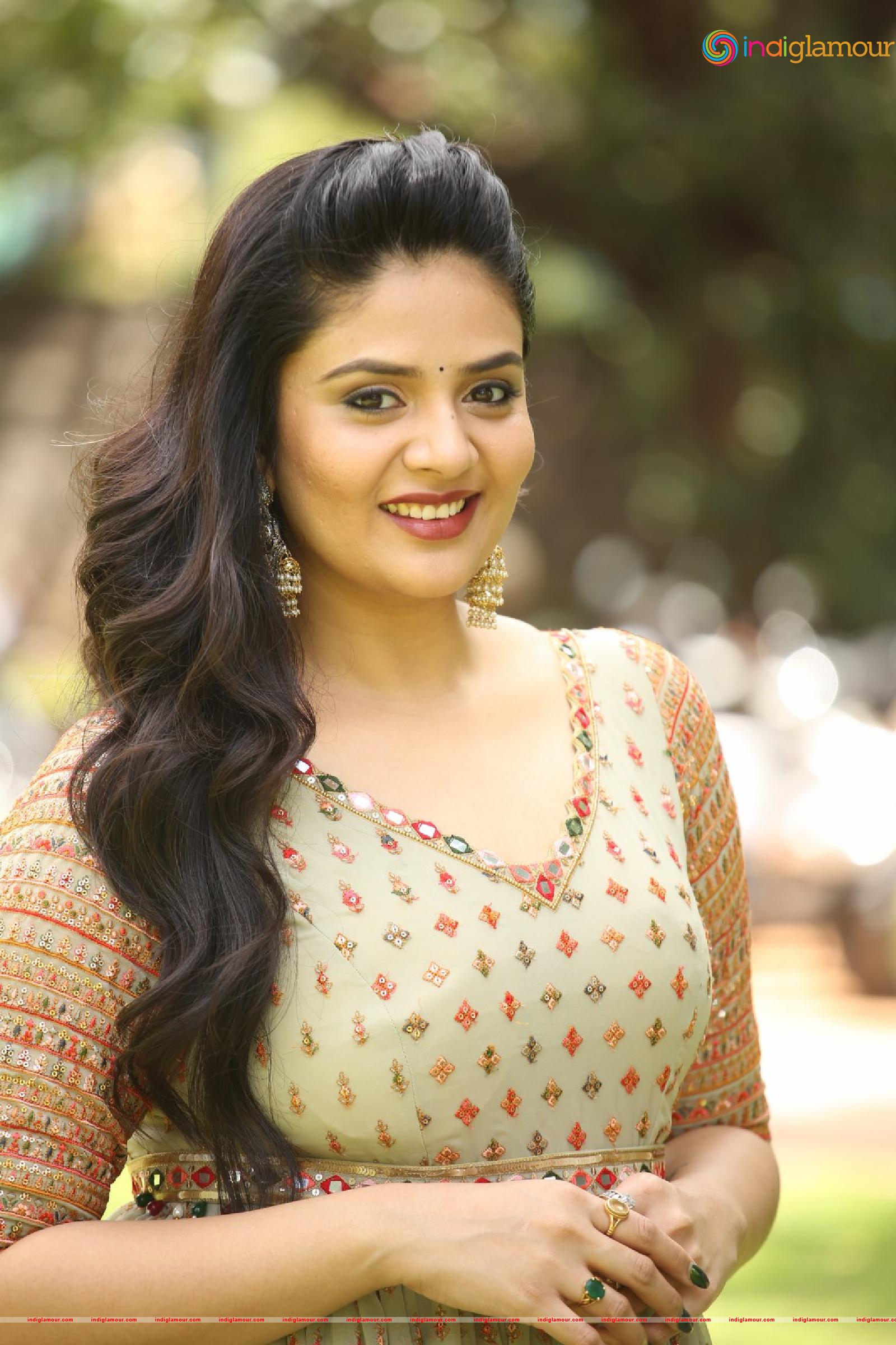 Srimukhi Actress hd photo