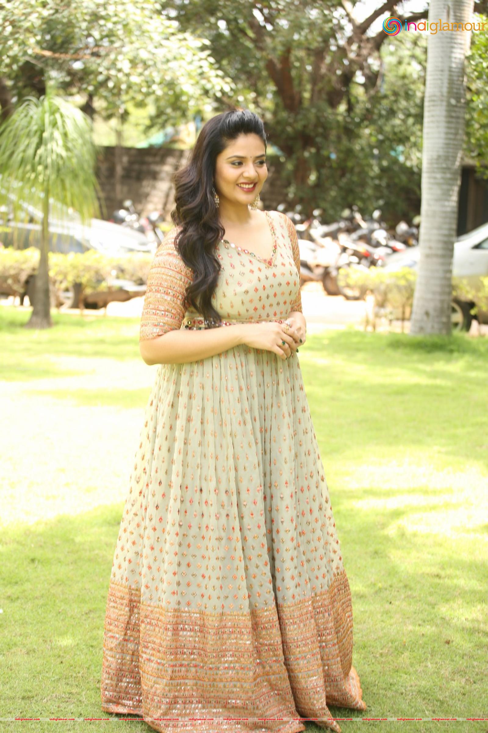 Srimukhi Actress hd photo