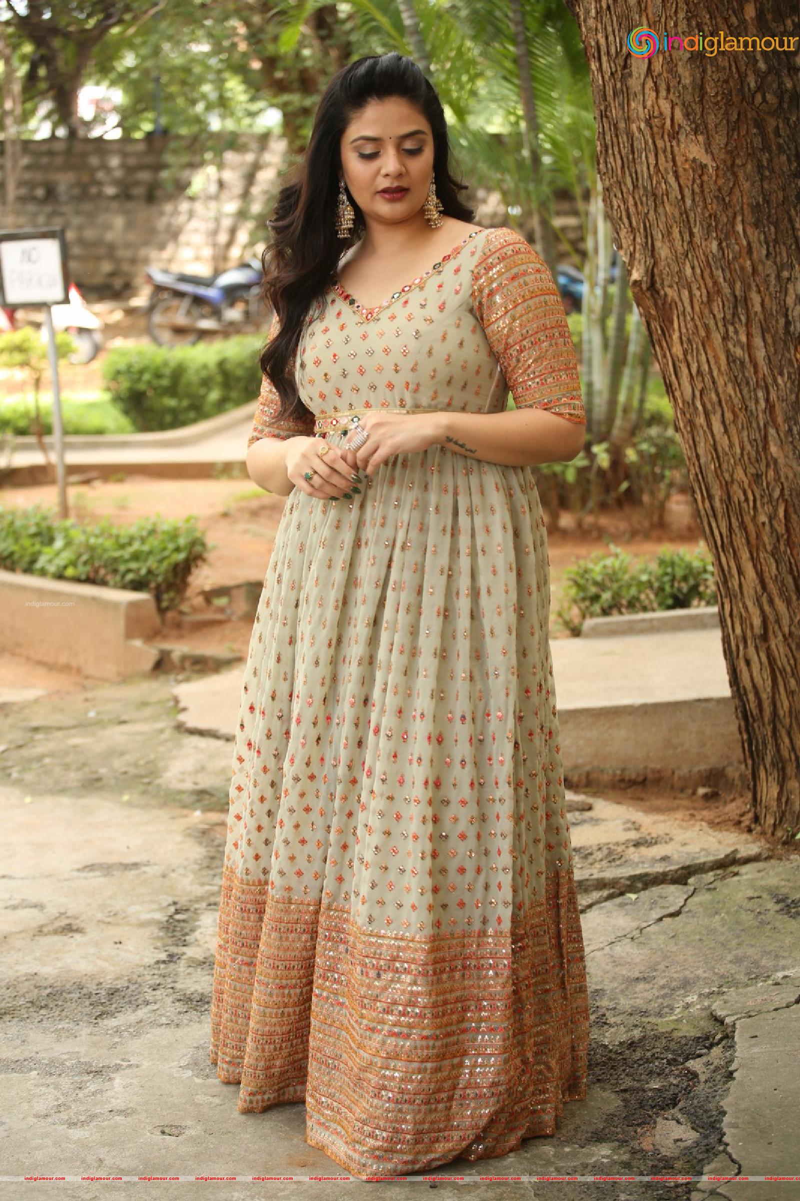 Srimukhi Actress hd photo