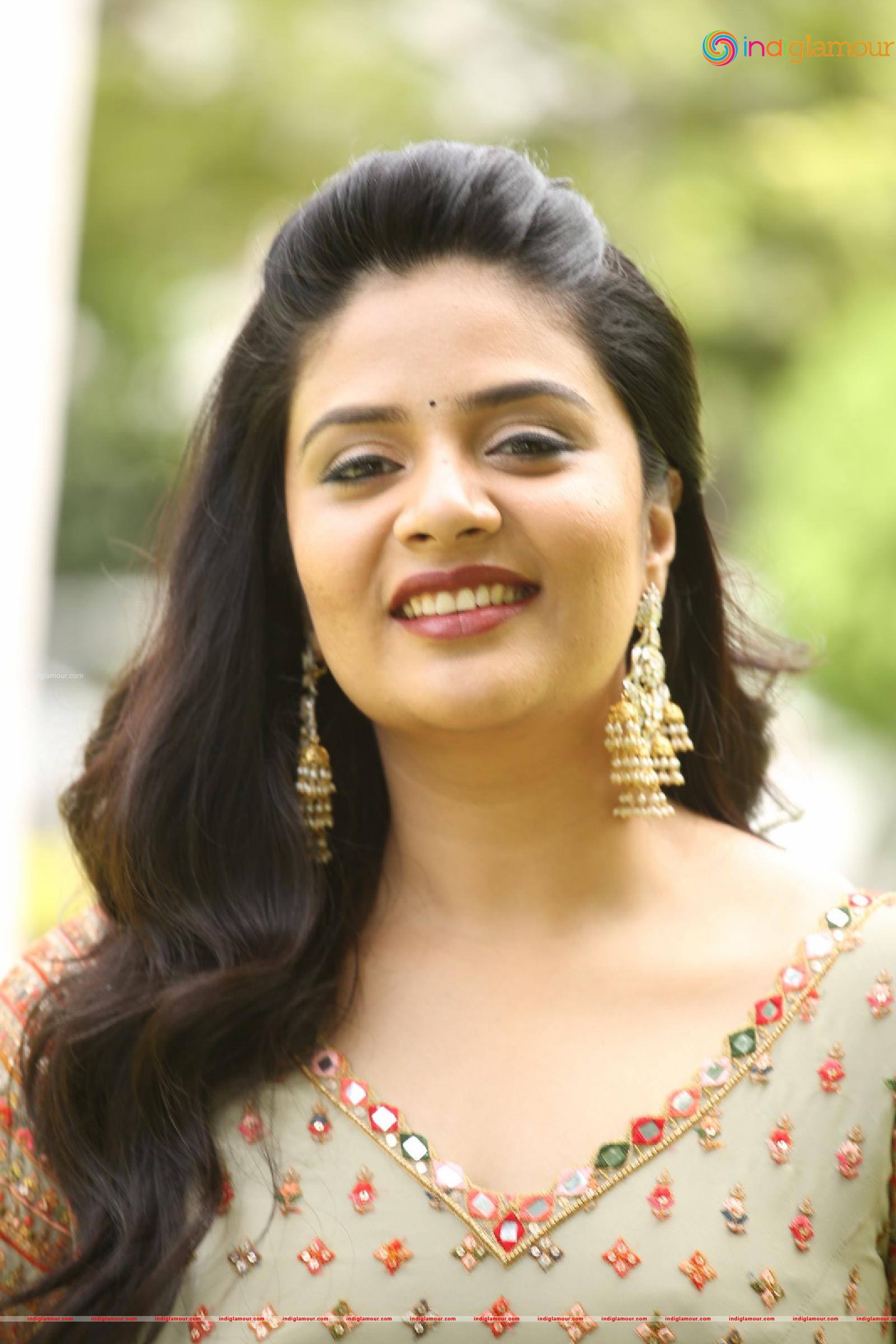 Srimukhi Actress hd photo