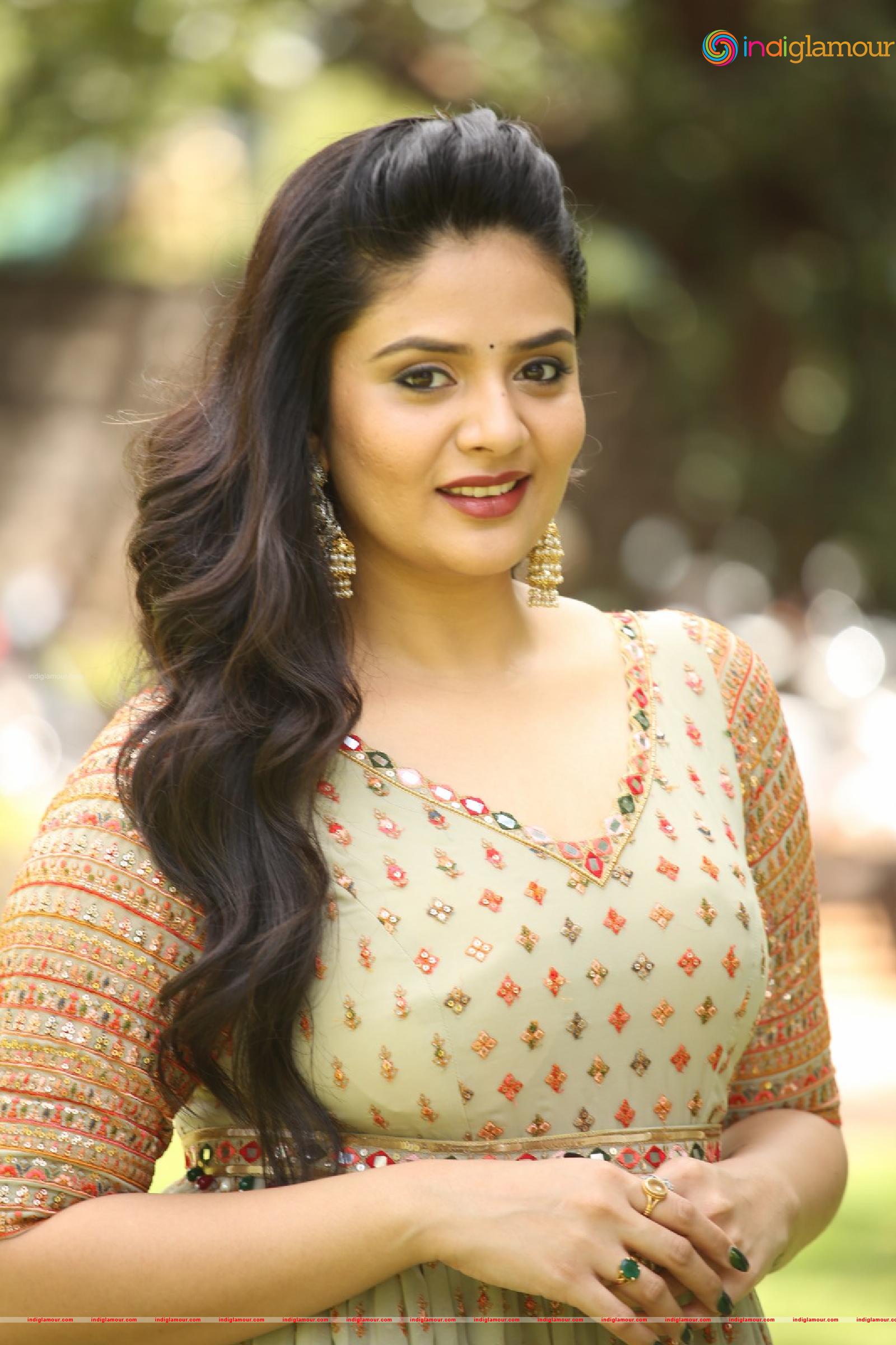 Srimukhi Actress hd photo