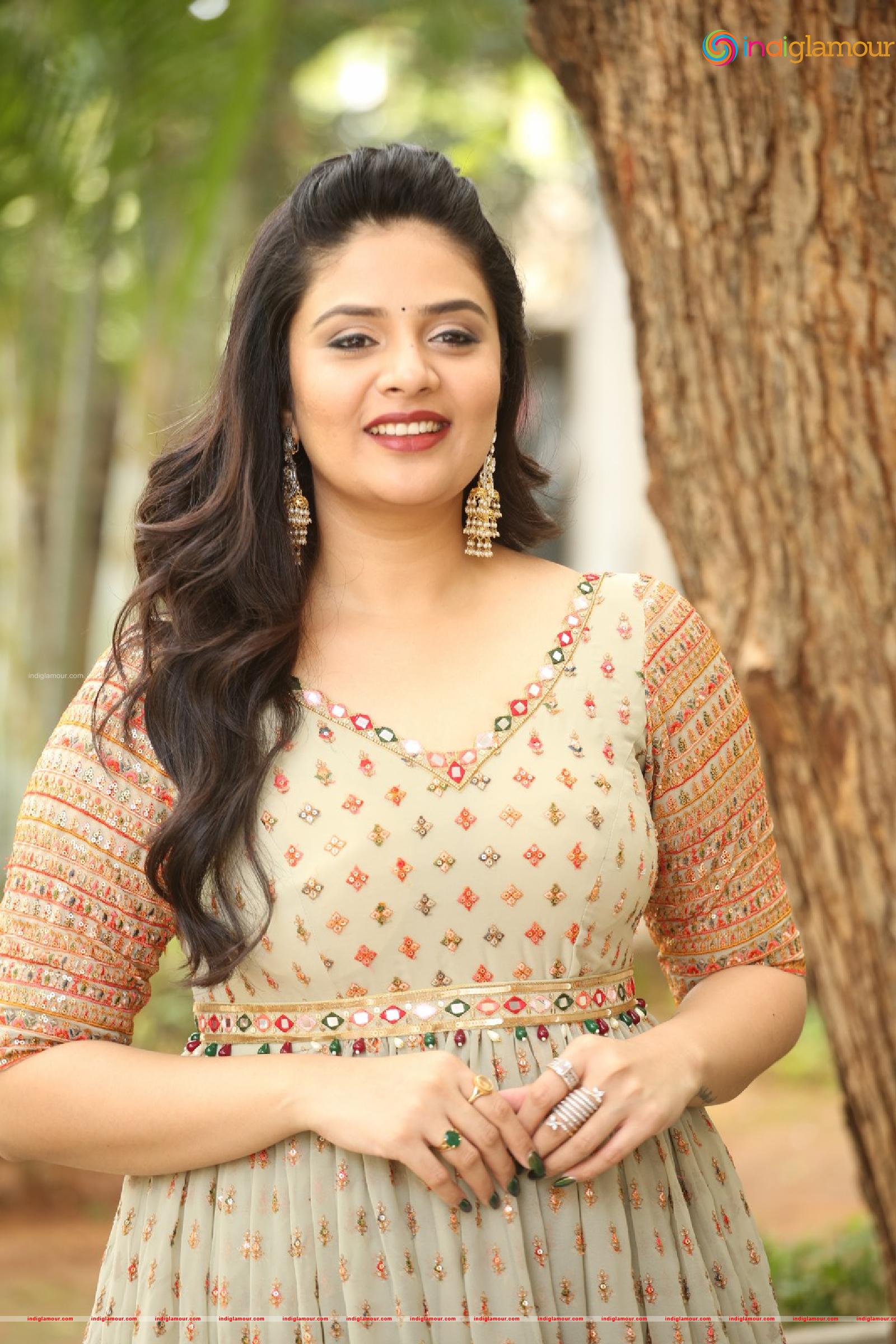 Srimukhi Actress hd photo