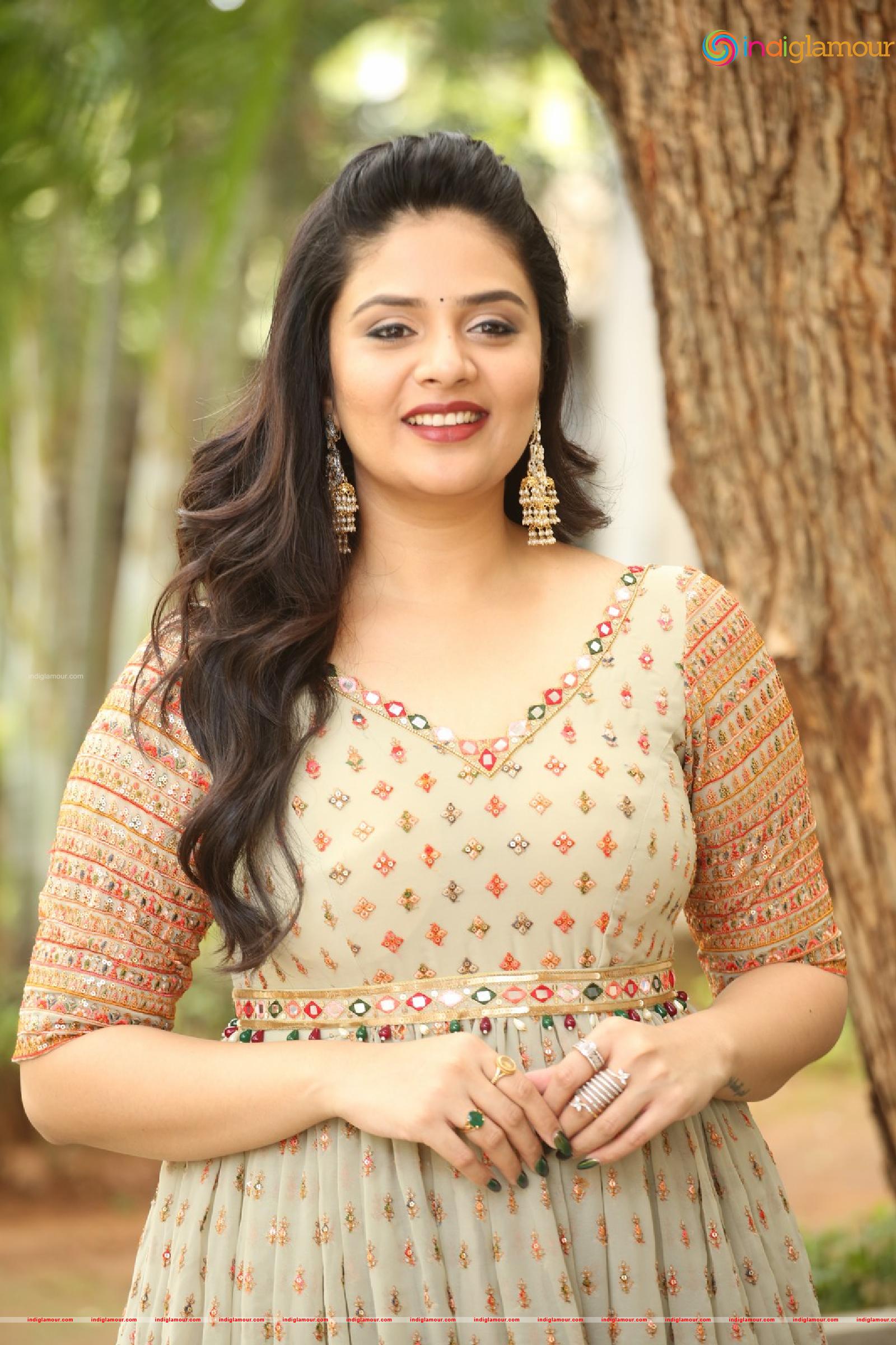 Srimukhi Actress hd photo
