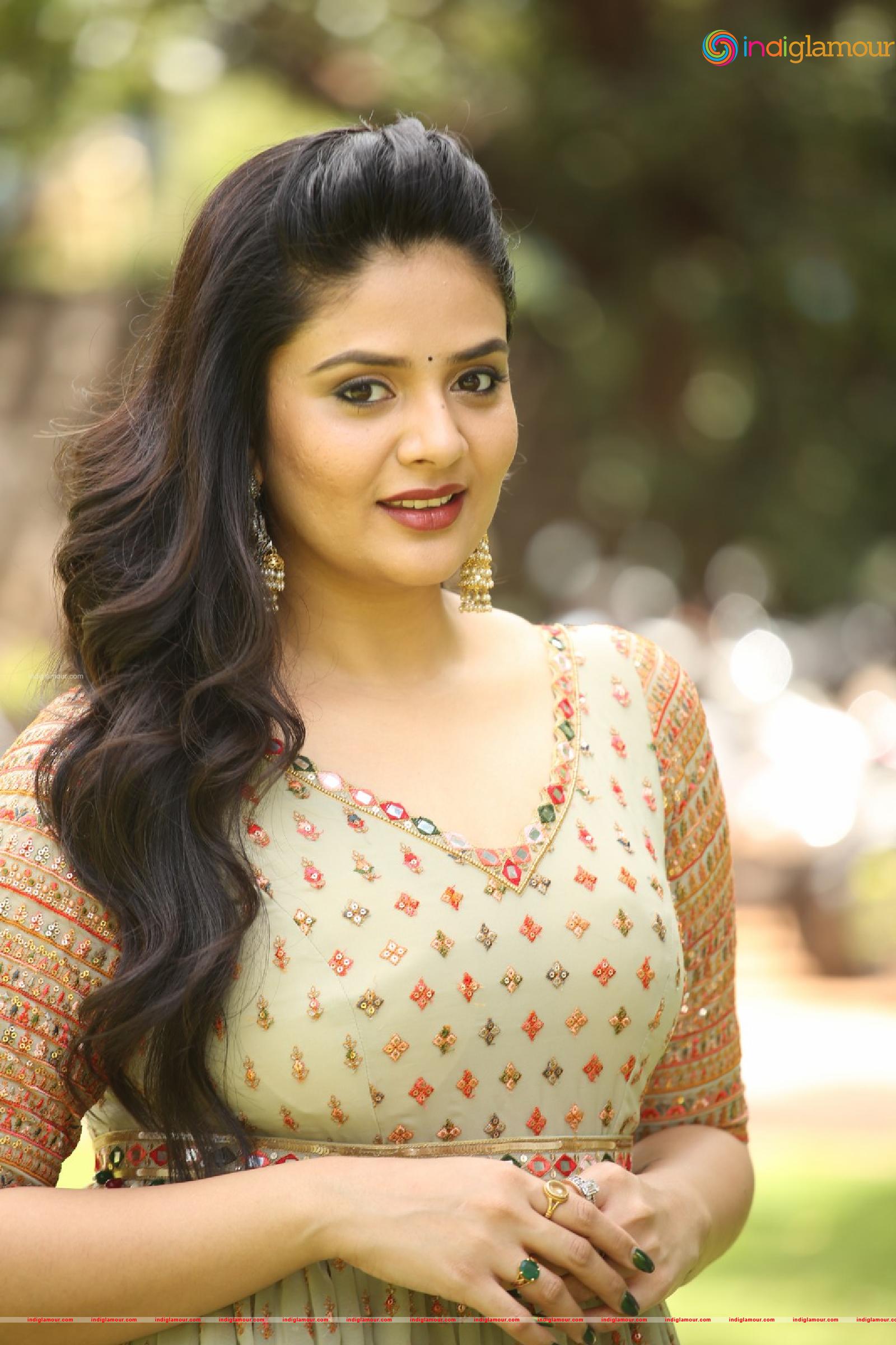Srimukhi Actress hd photo