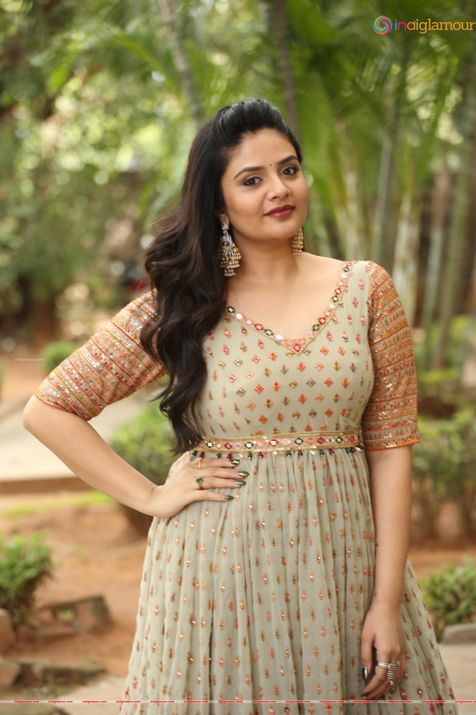 Srimukhi Actress hd photo