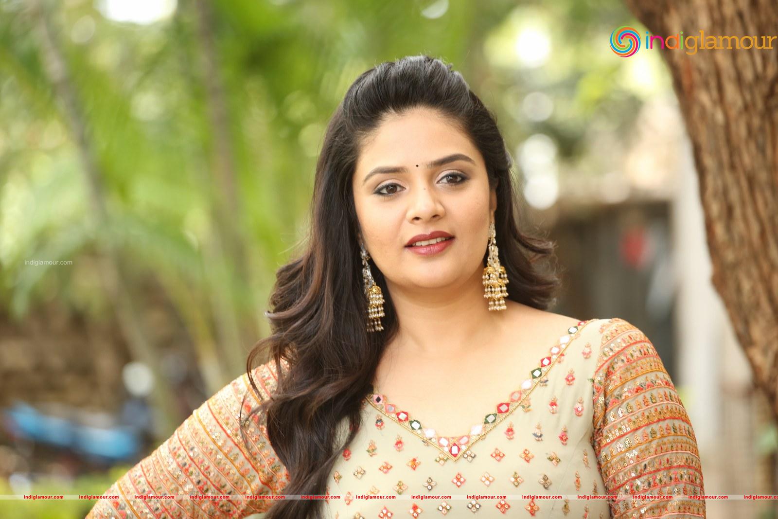 Srimukhi Actress hd photo