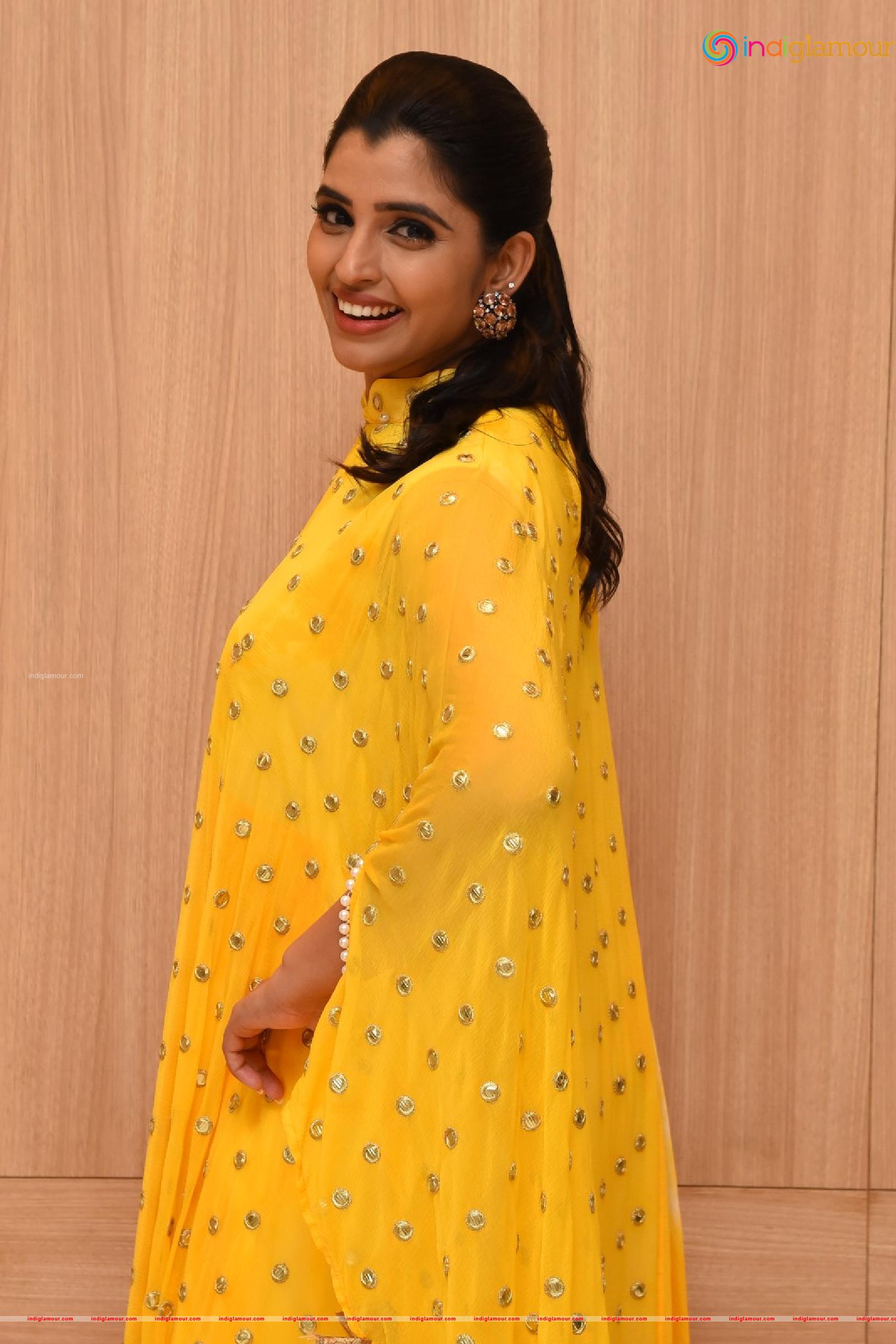 Syamala Actress hd photo