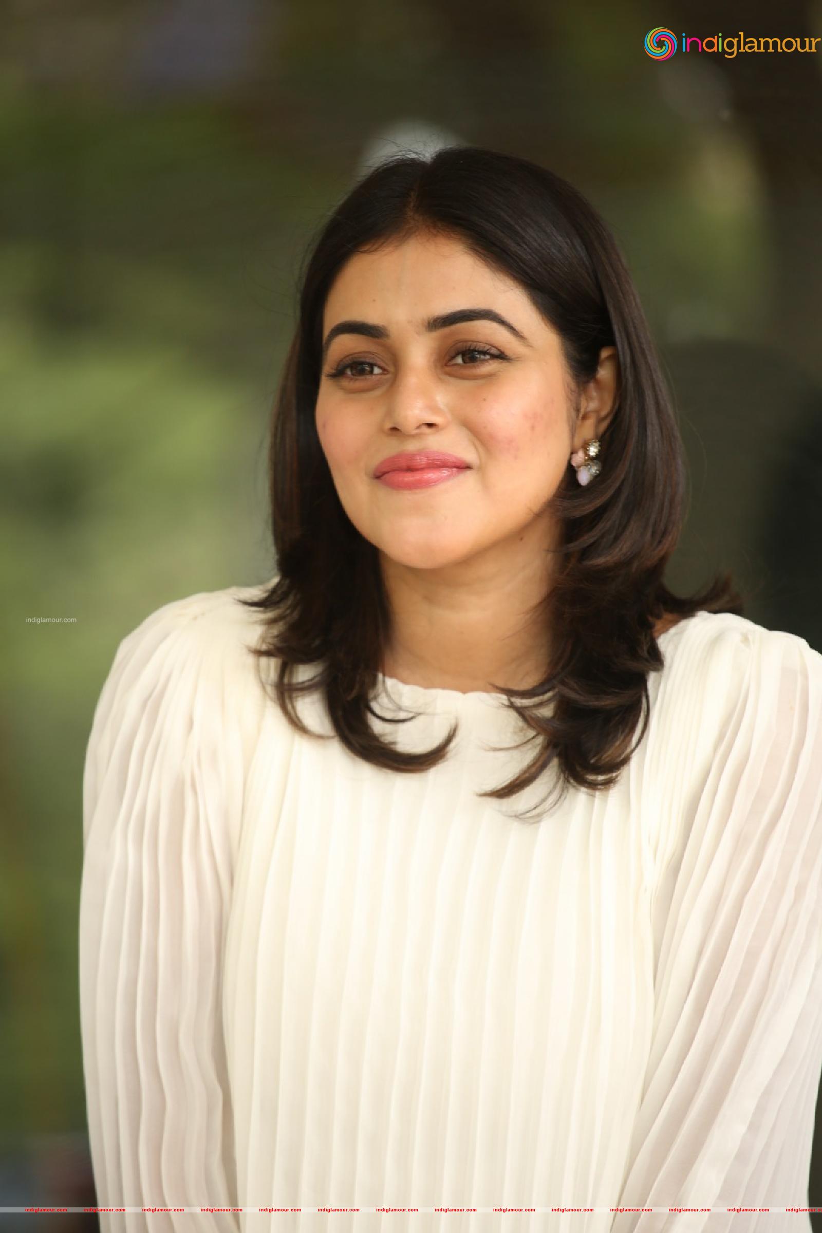 Poorna Actress hd photo