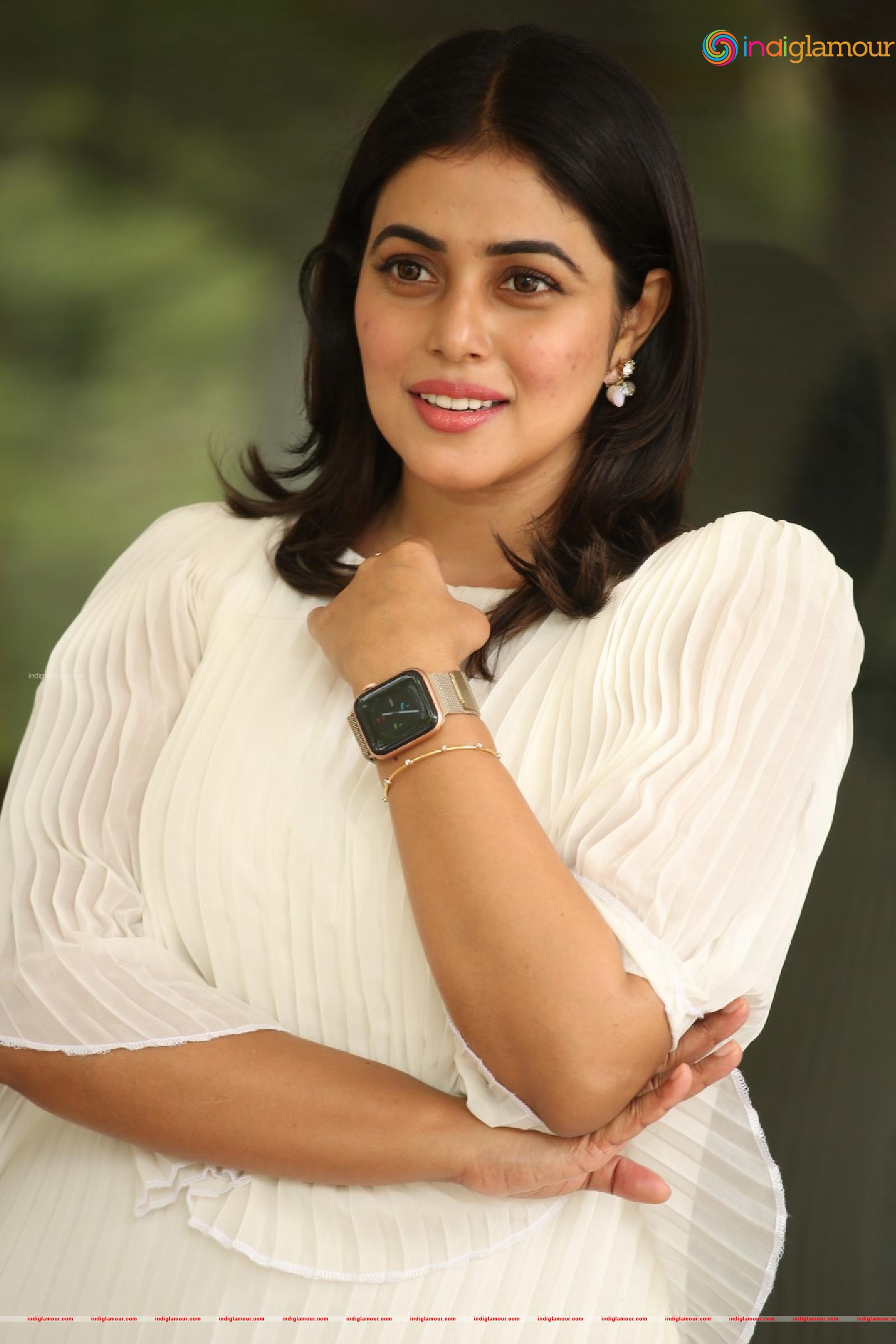 Poorna Actress hd photo