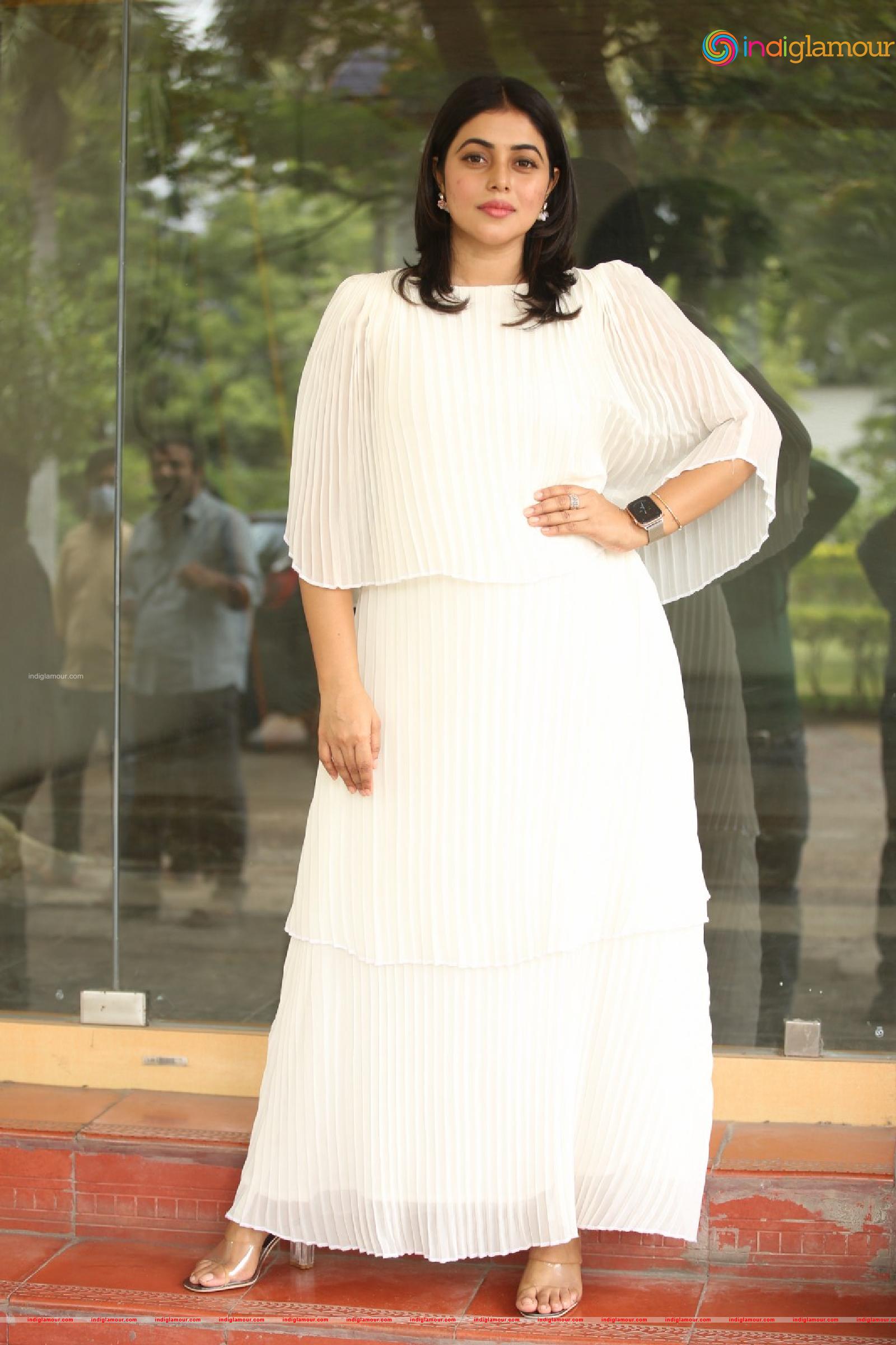 Poorna Actress hd photo
