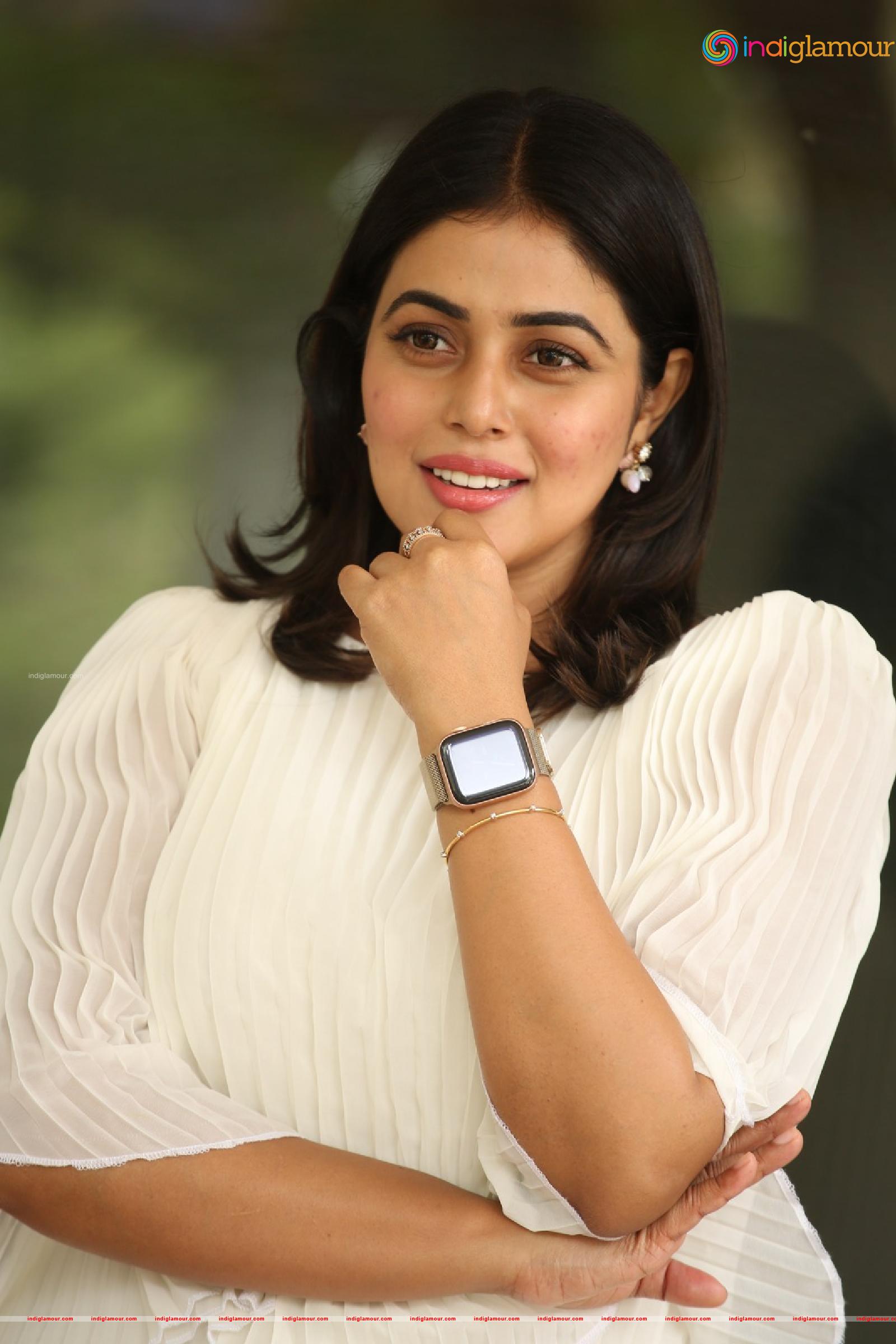 Poorna Actress hd photo