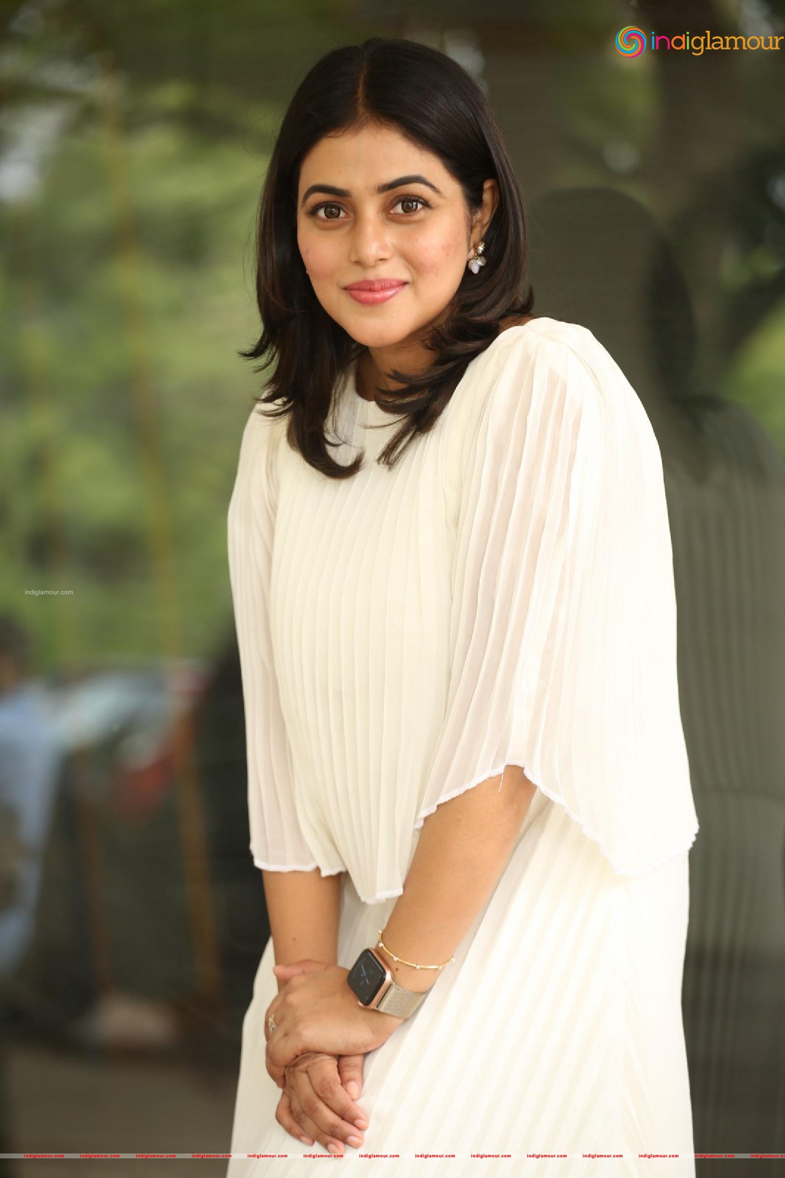 Poorna Actress hd photo