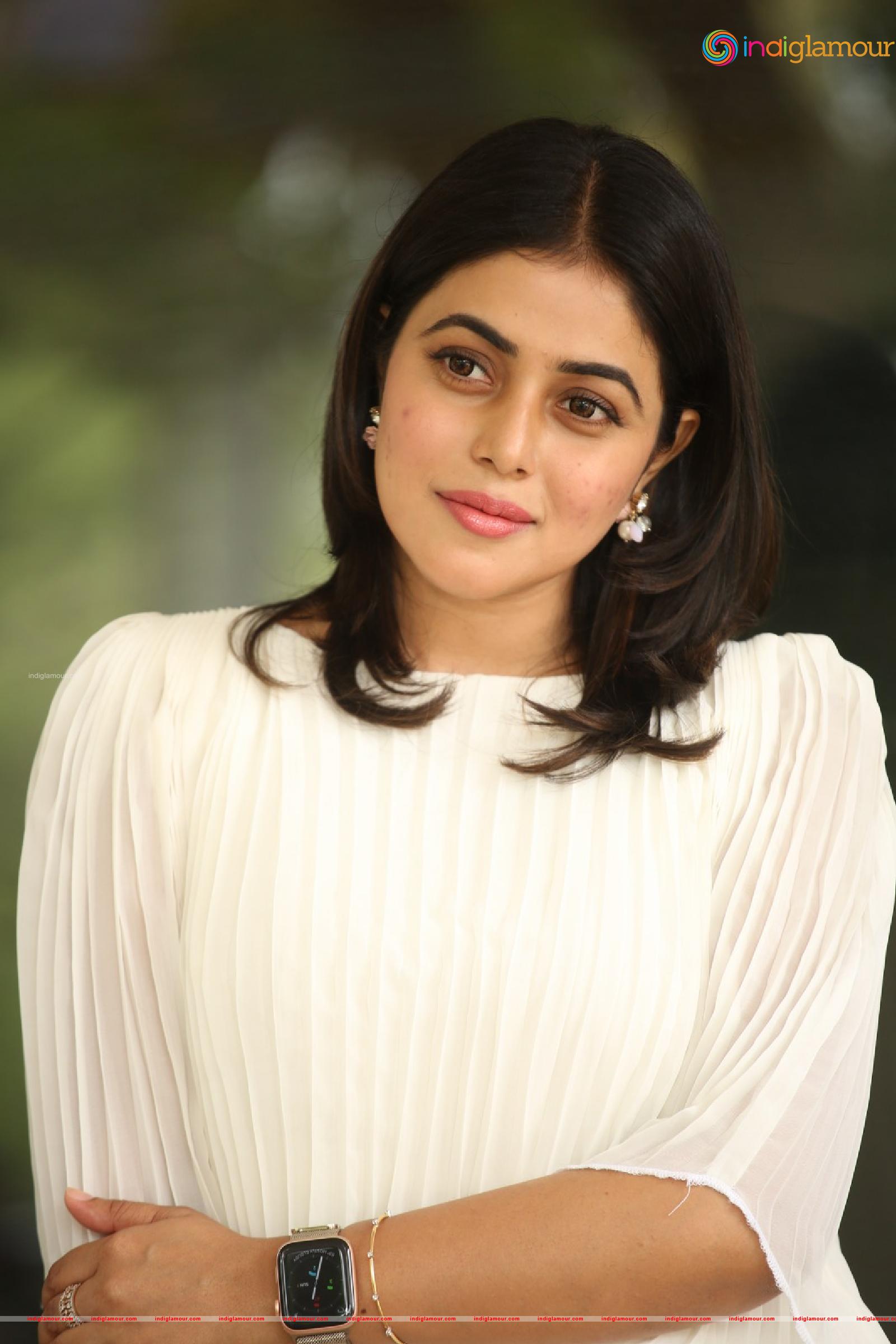 Poorna Actress hd photo