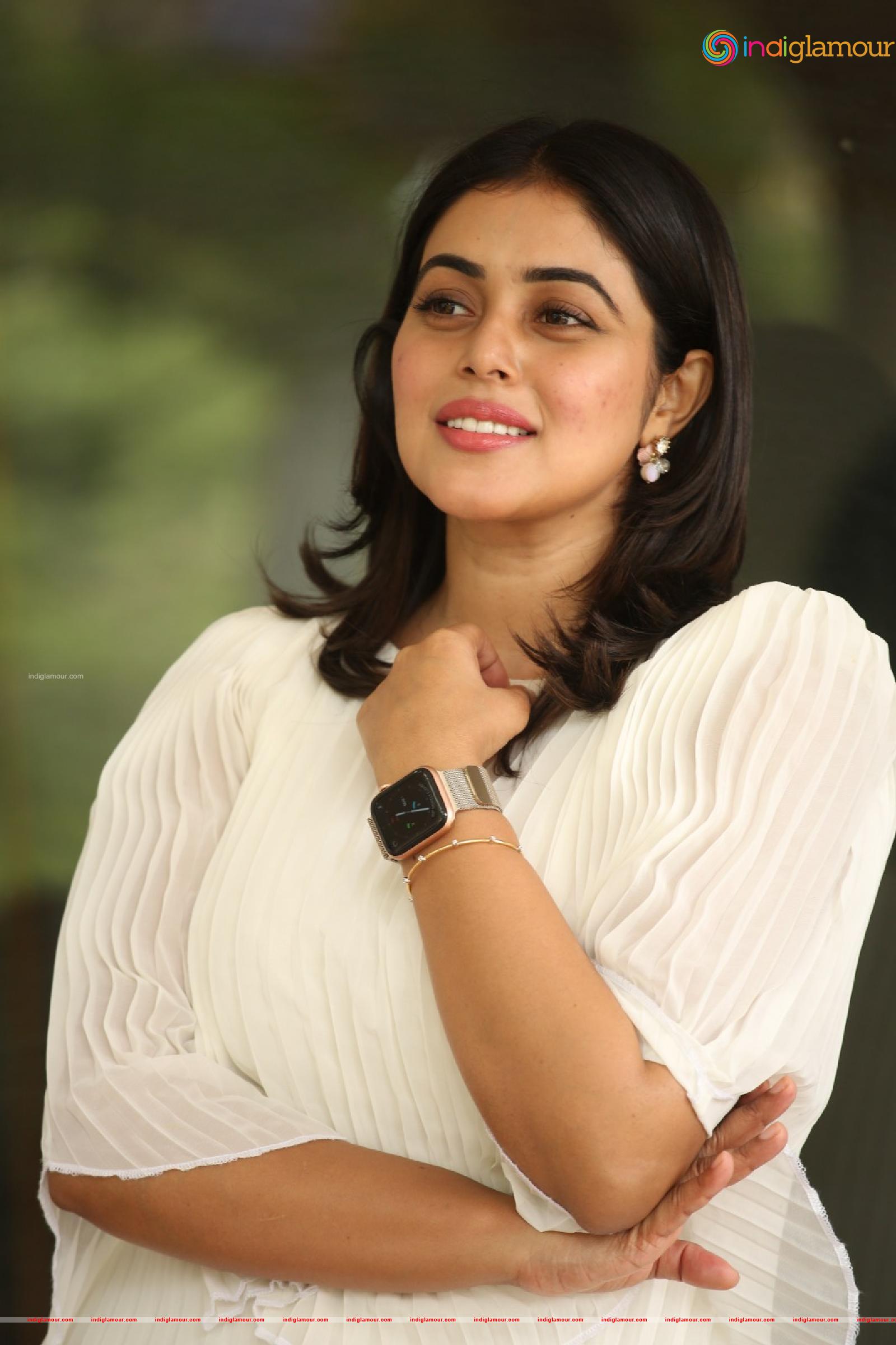 Poorna Actress hd photo