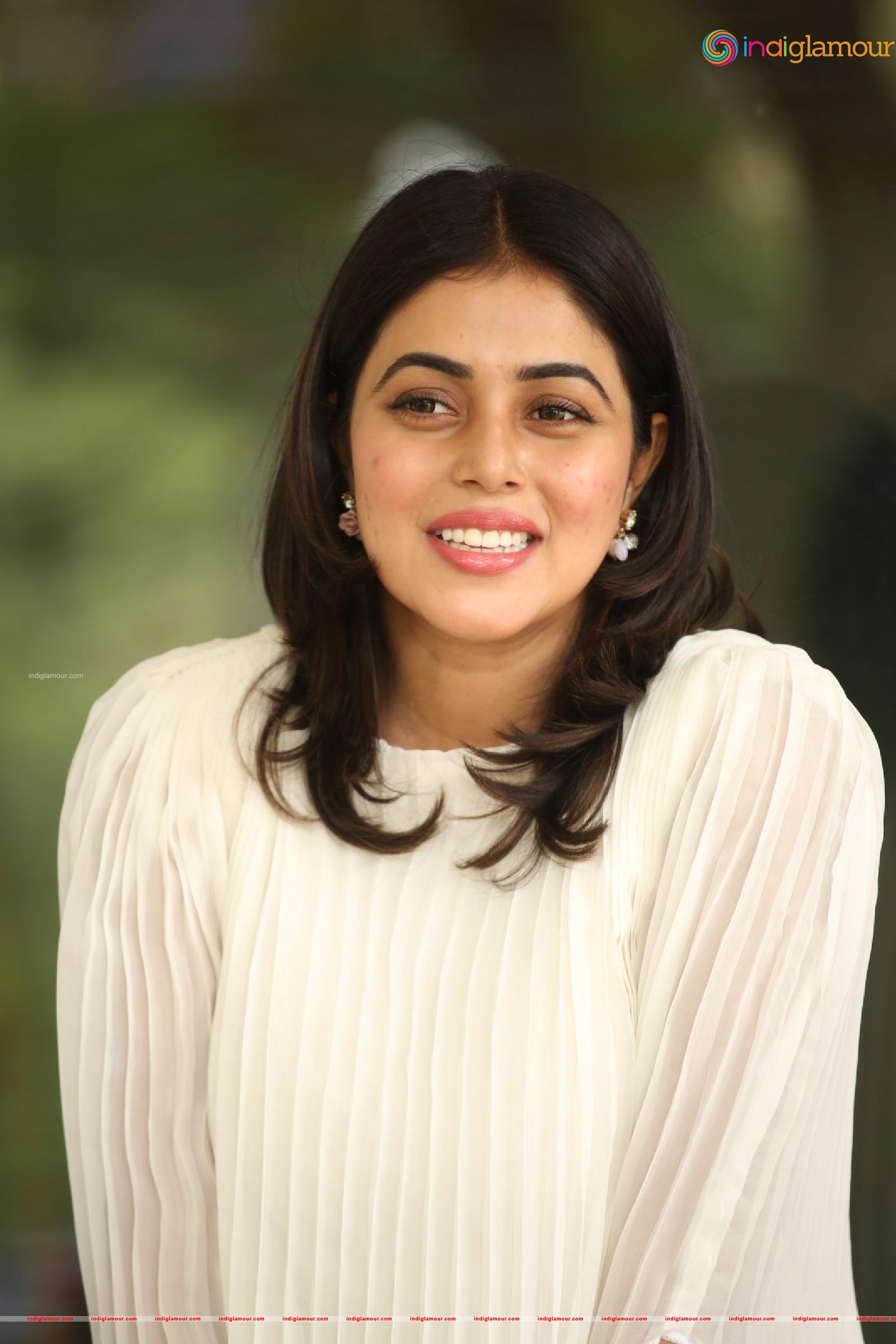 Poorna Actress hd photo