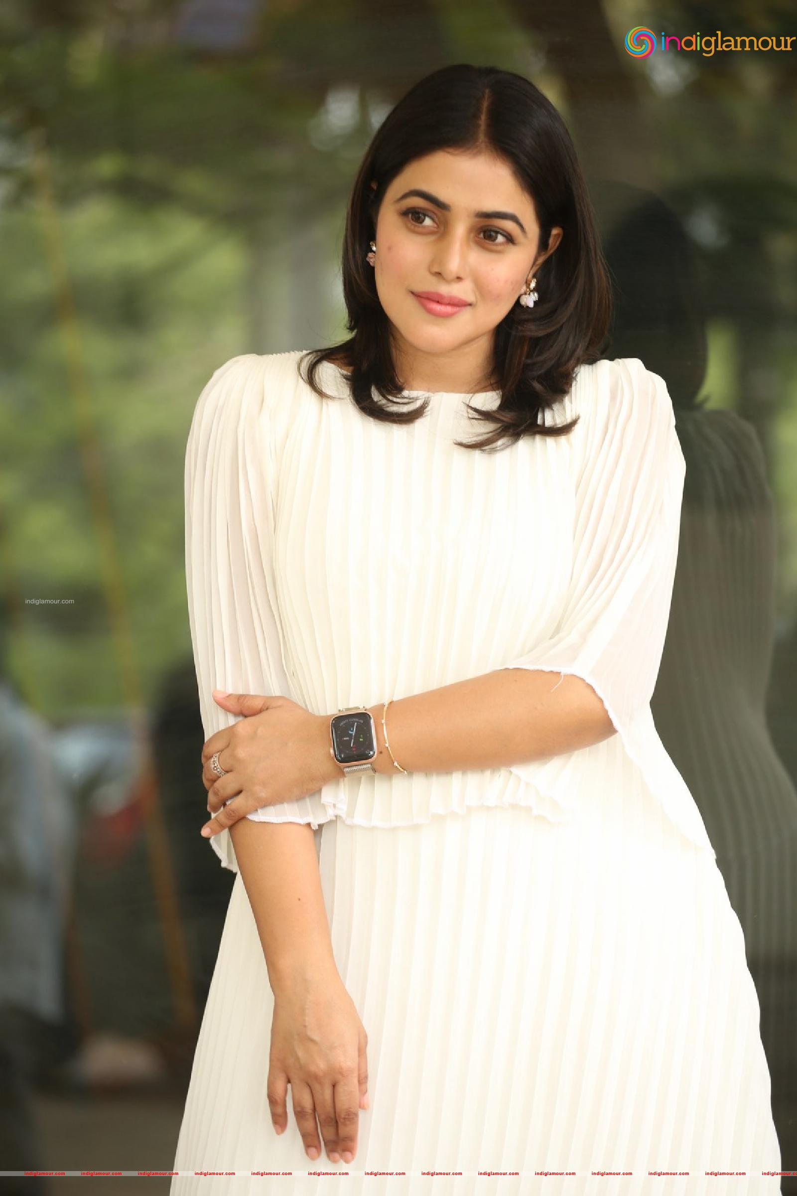 Poorna Actress hd photo