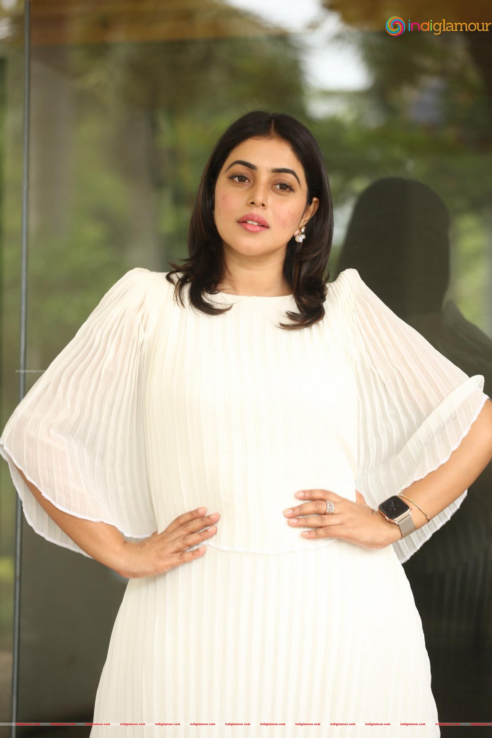 Poorna Actress hd photo
