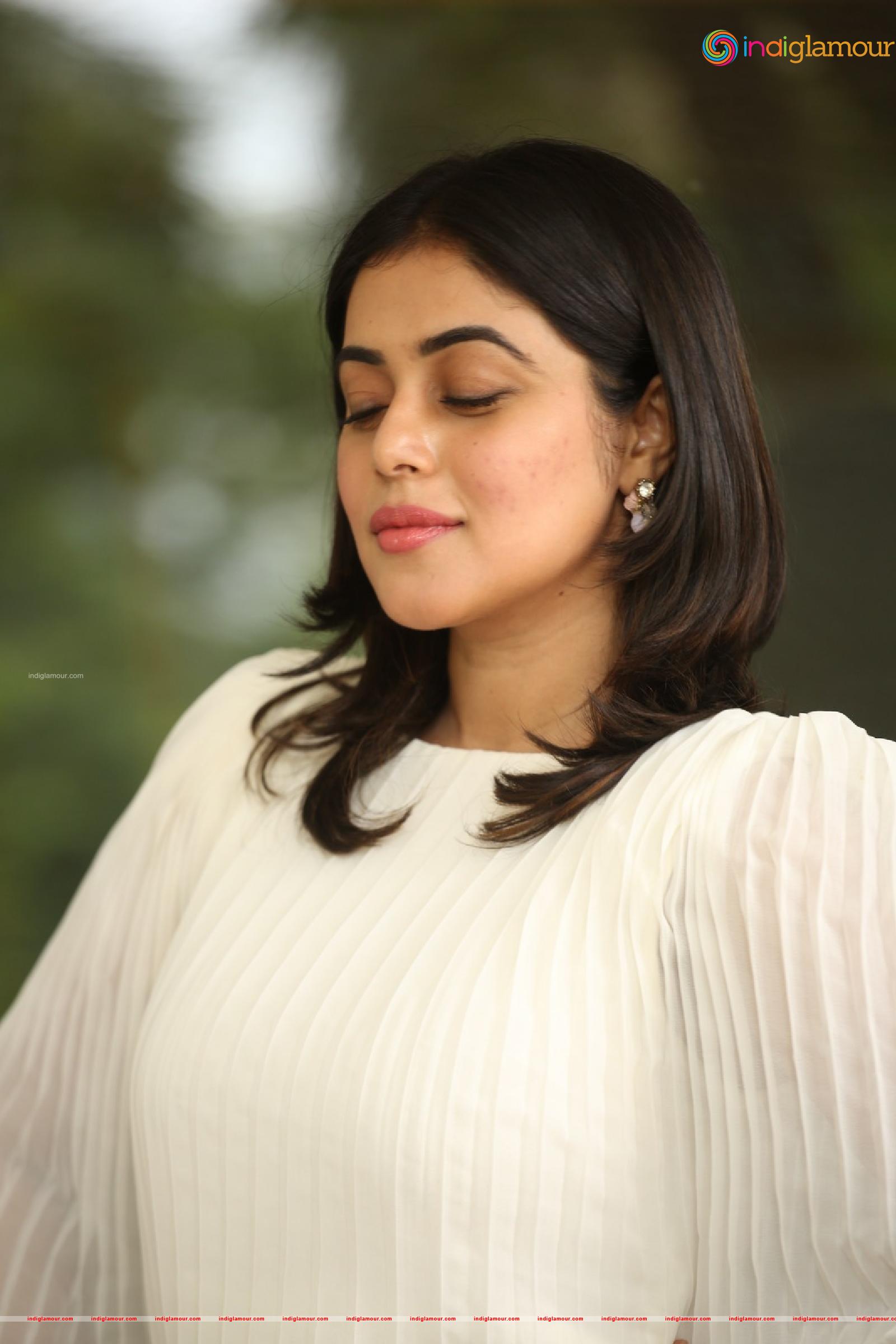 Poorna Actress hd photo