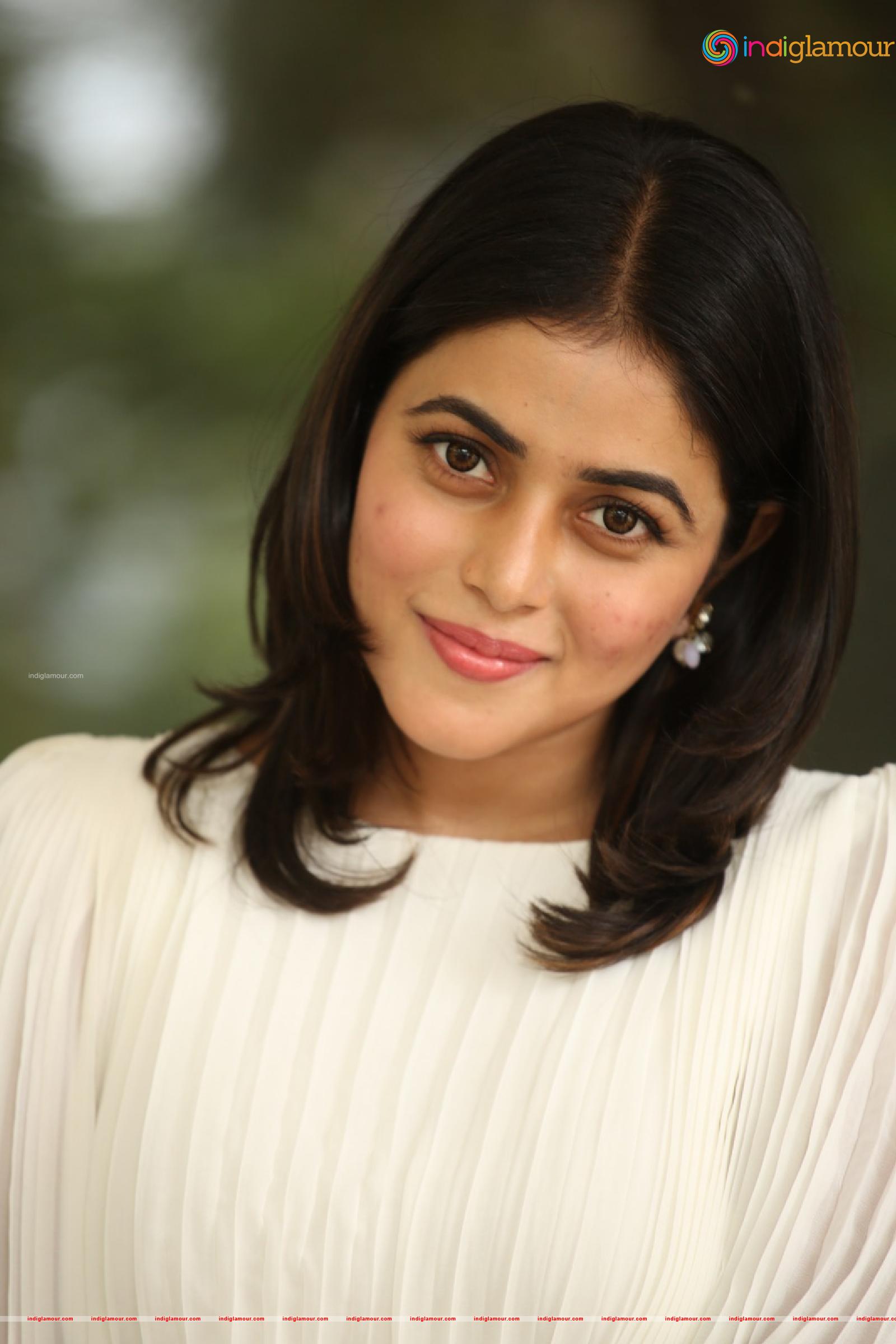 Poorna Actress hd photo