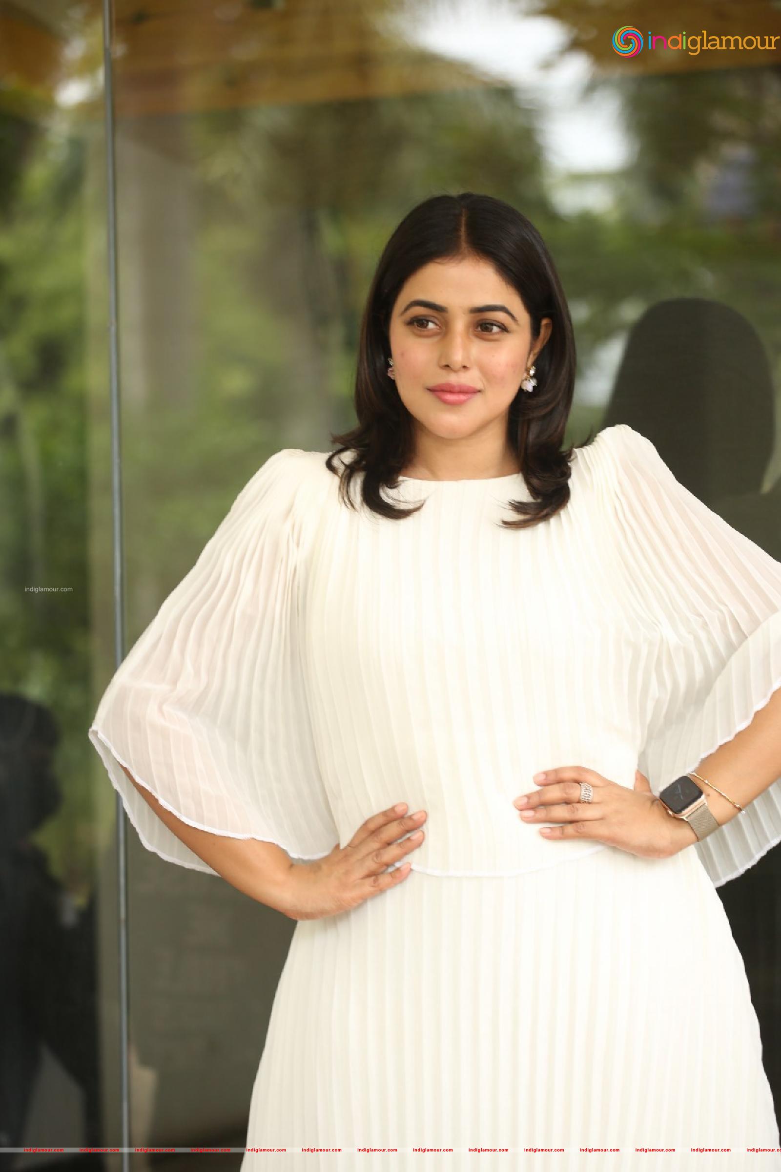 Poorna Actress hd photo