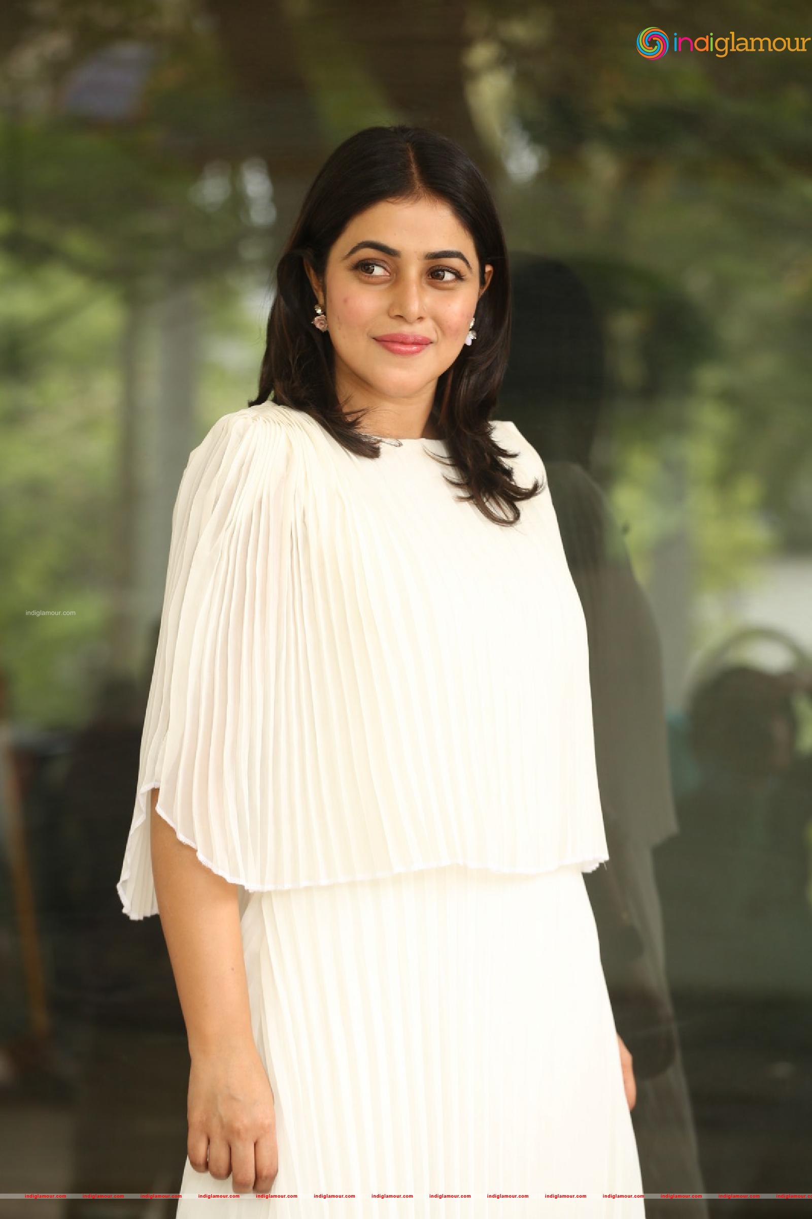 Poorna Actress hd photo