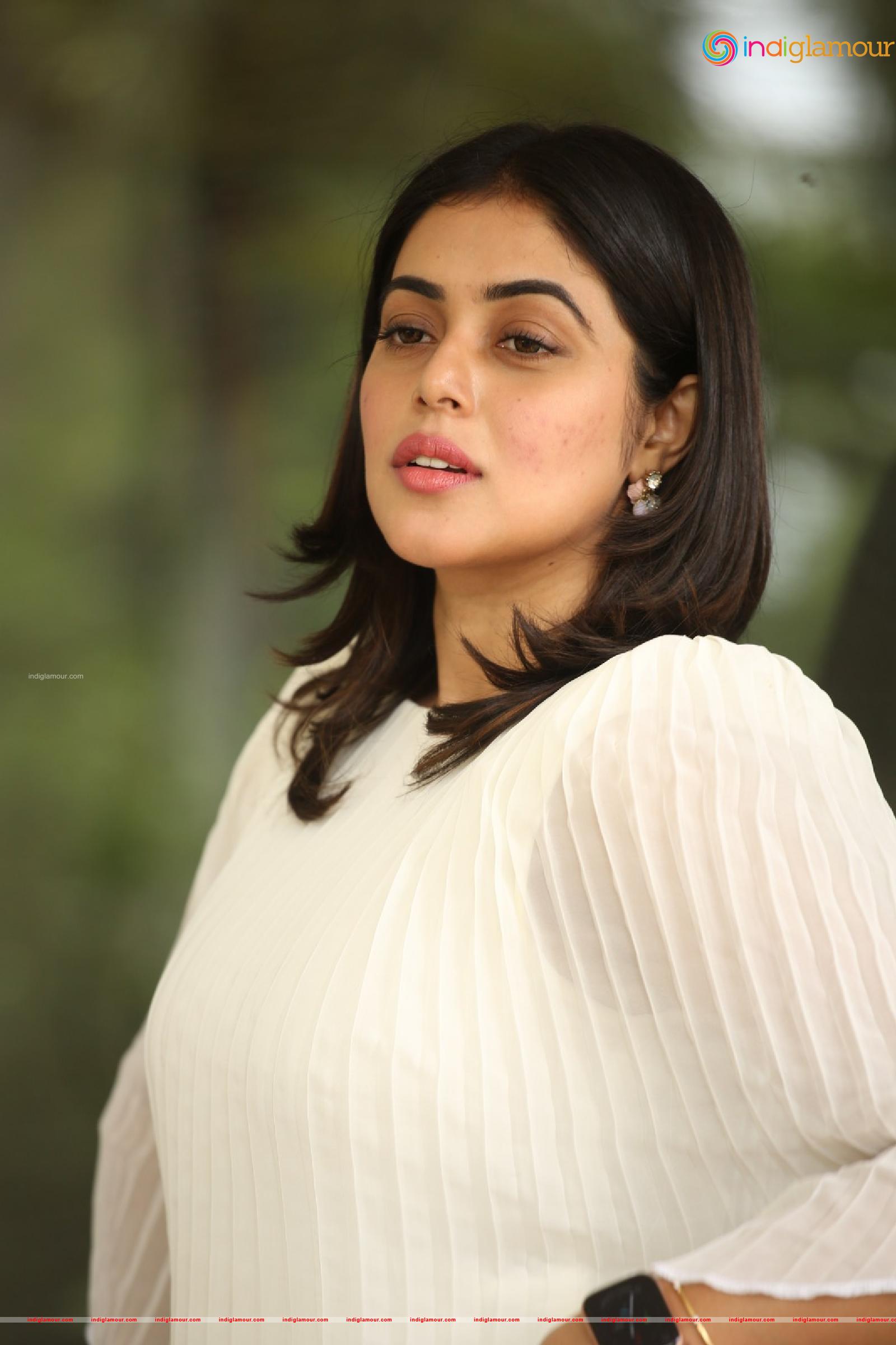 Poorna Actress hd photo