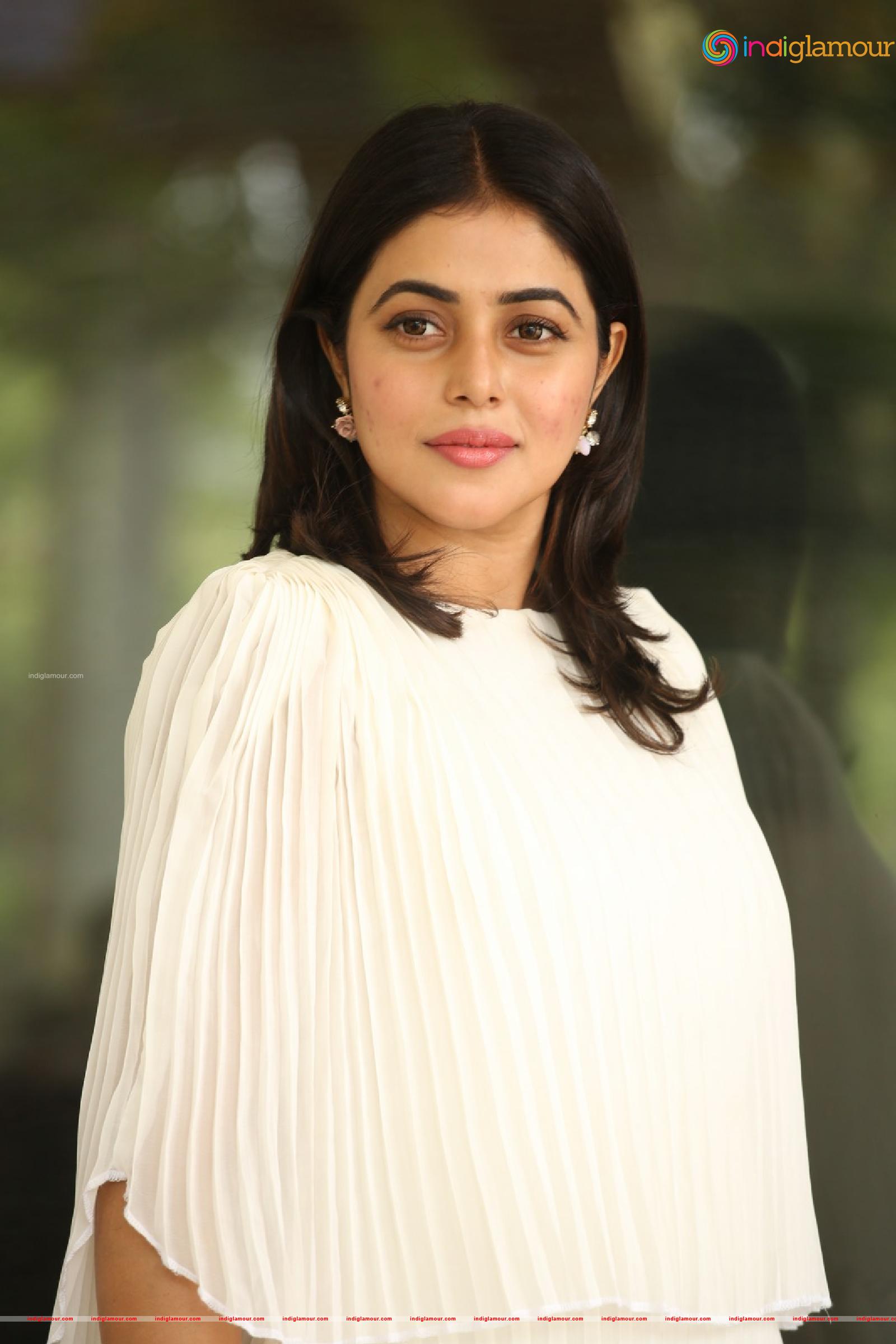 Poorna Actress hd photo