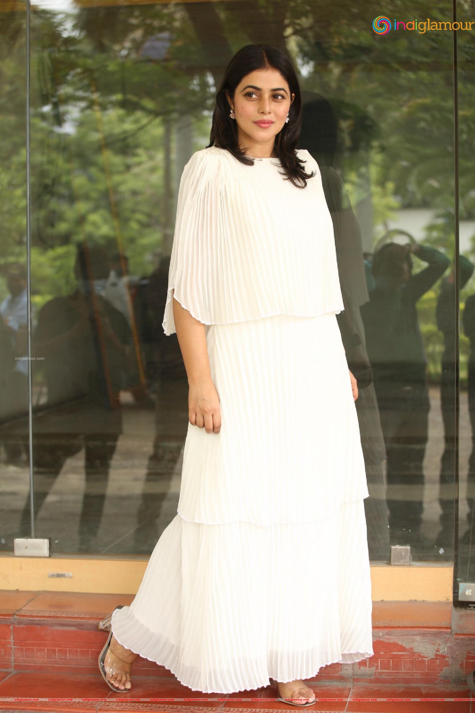 Poorna Actress hd photo