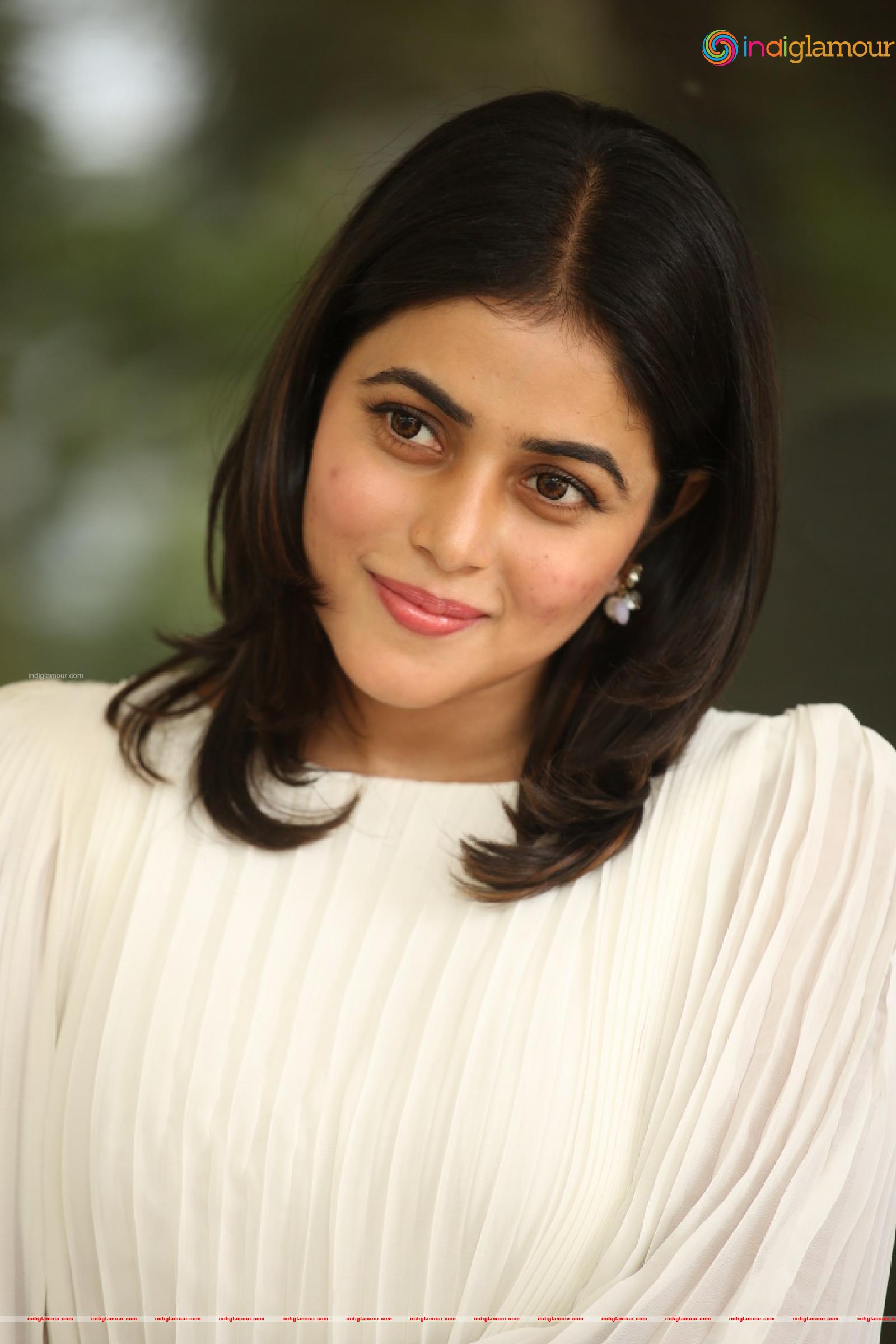 Poorna Actress hd photo
